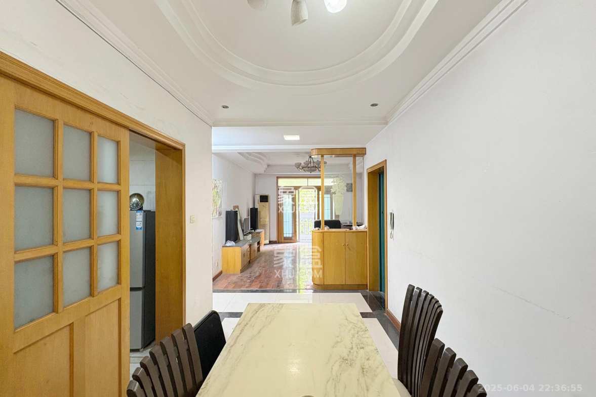 泰时新雅园  3室2厅2卫    92.8万 泰时新雅园  3室2厅2卫    92.8万客厅