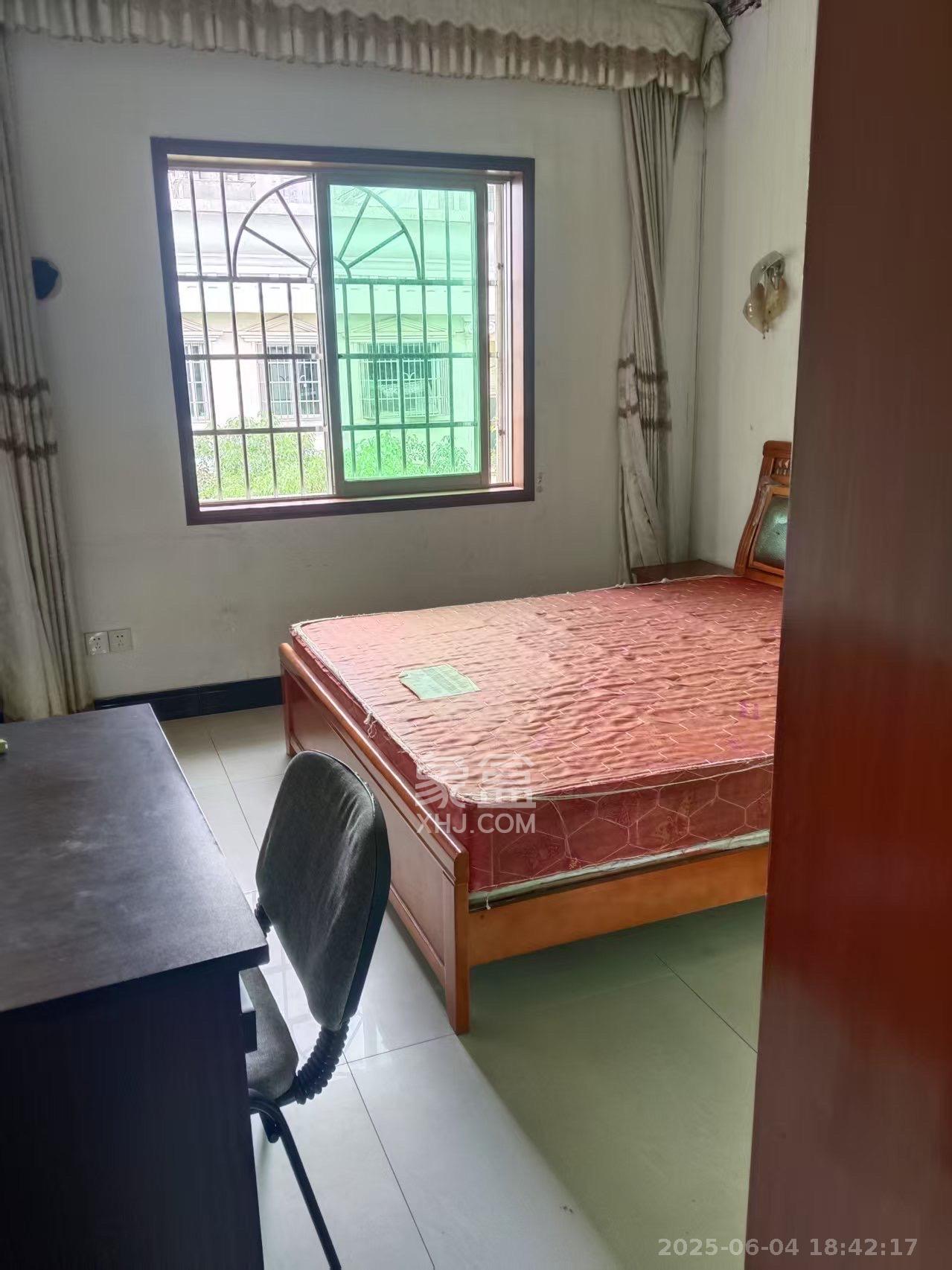 中南汽车世界 2室2厅1卫 1100.0元/月 中南汽车世界 2室2厅1卫 1100.0元/月室内图