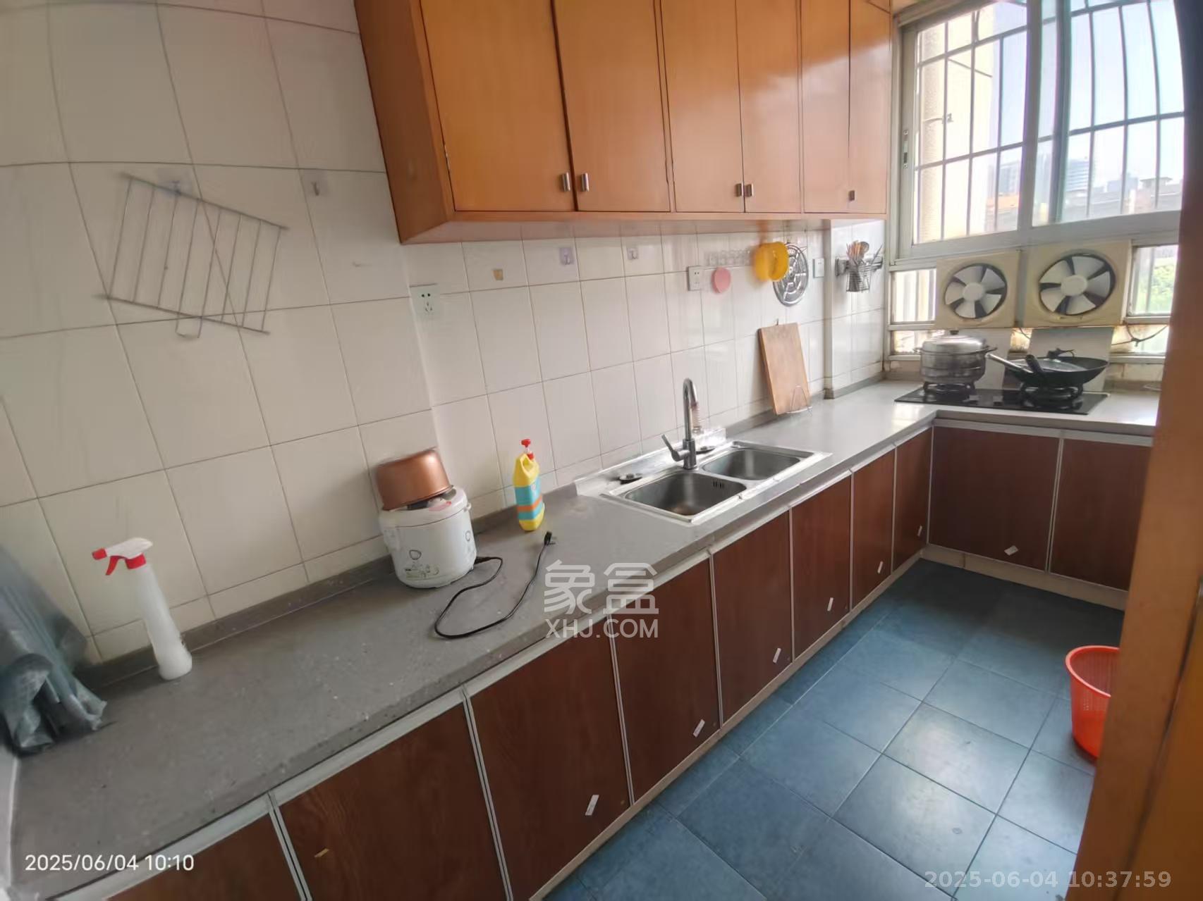 公安厅机关二院宿舍  3室2厅1卫    2000.0元/月室内图