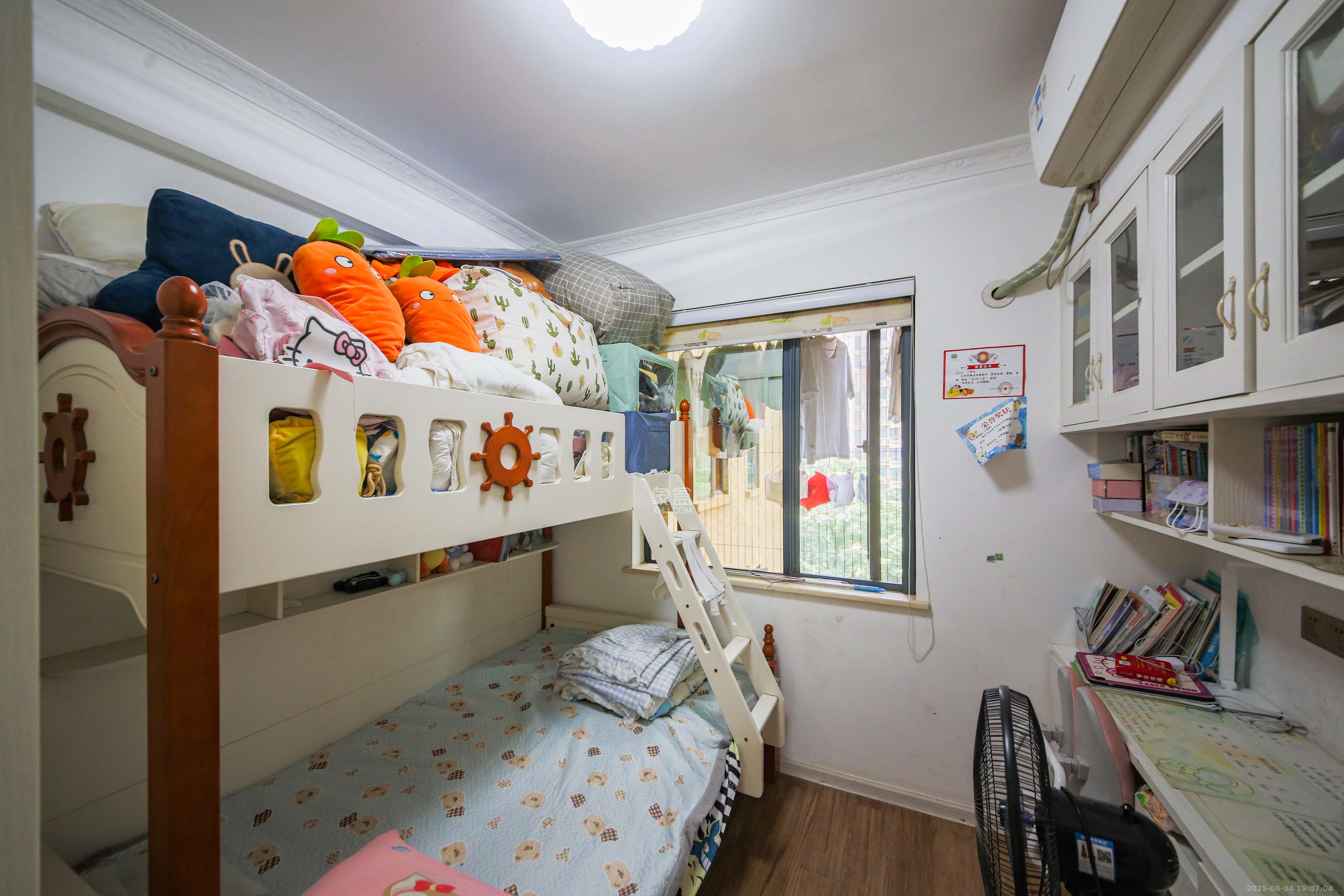 中南红领邦(红星嘉和苑)  1室2厅2卫    120.0万 中南红领邦(红星嘉和苑)  1室2厅2卫    120.0万卧室