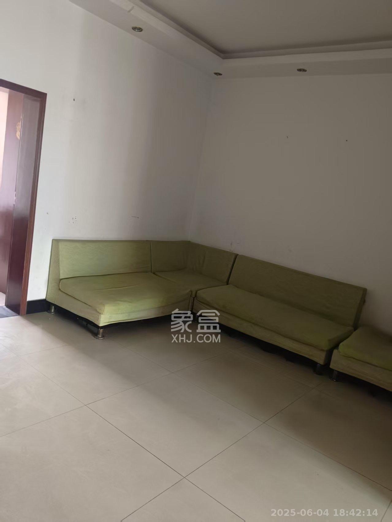 中南汽车世界 2室2厅1卫 1100.0元/月 中南汽车世界 2室2厅1卫 1100.0元/月室内图