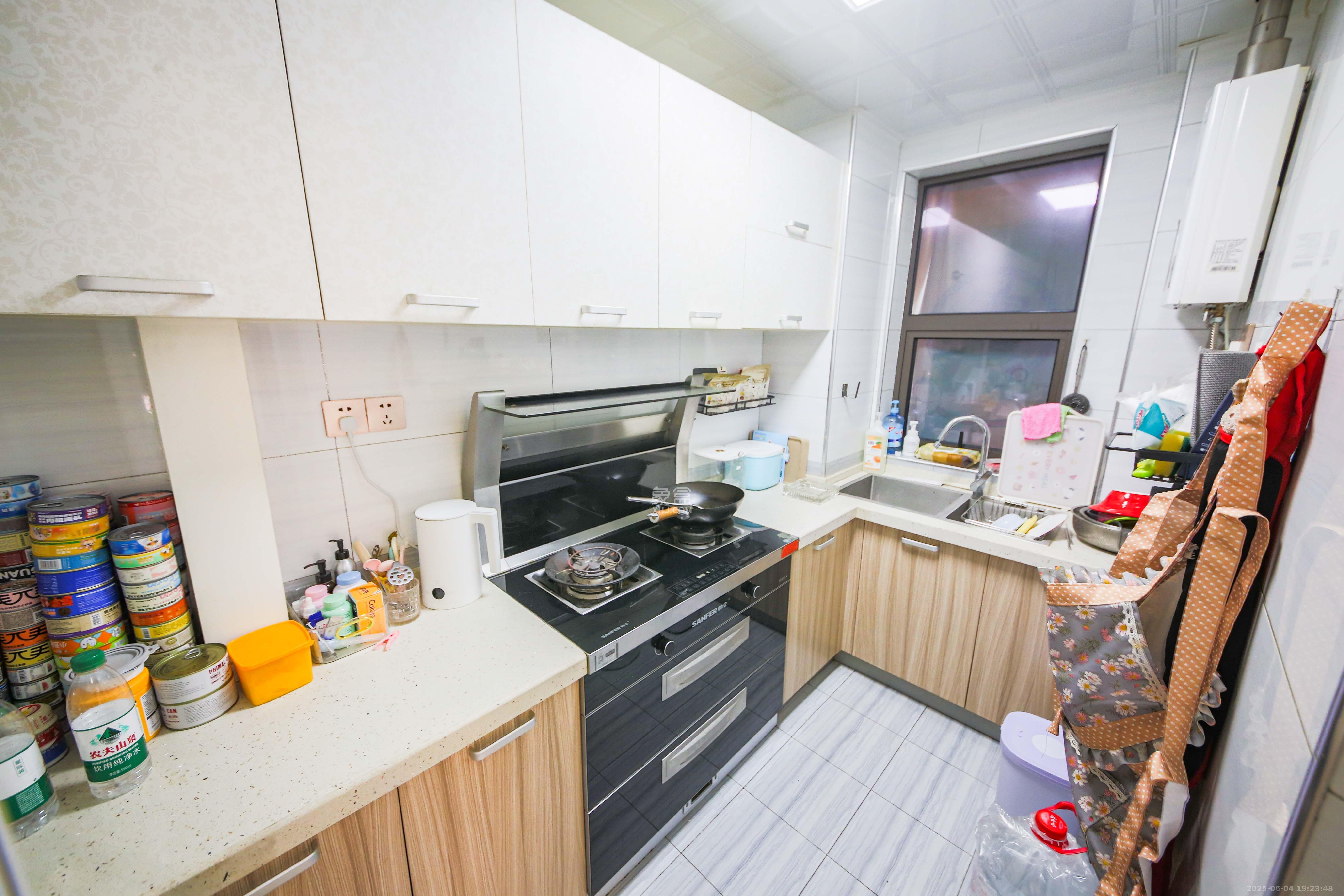 润屋美院  3室2厅1卫   99.80万厨房