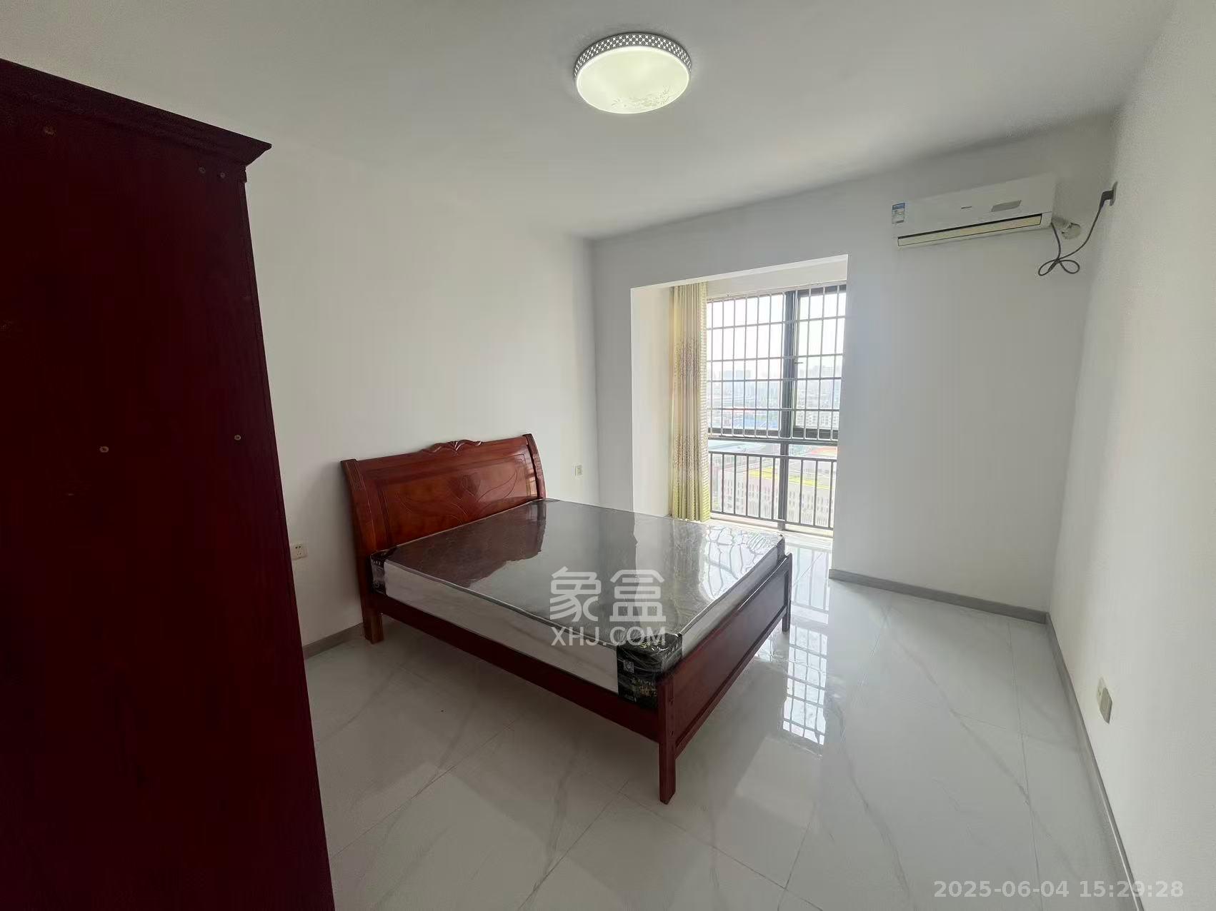 旭辉华庭 3室2厅1卫 2400.0元/月 旭辉华庭 3室2厅1卫 2400.0元/月室内图