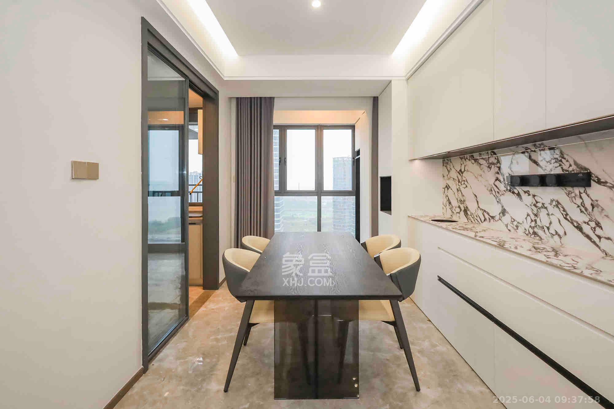 复地滨江金融中心  4室2厅1卫    7000.0元/月 复地滨江金融中心  4室2厅1卫    7000.0元/月室内图