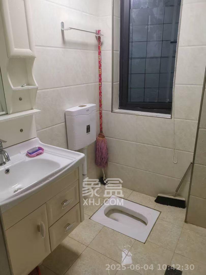 古汉国际广场 1室2厅1卫 1500.0元/月 古汉国际广场 1室2厅1卫 1500.0元/月室内图