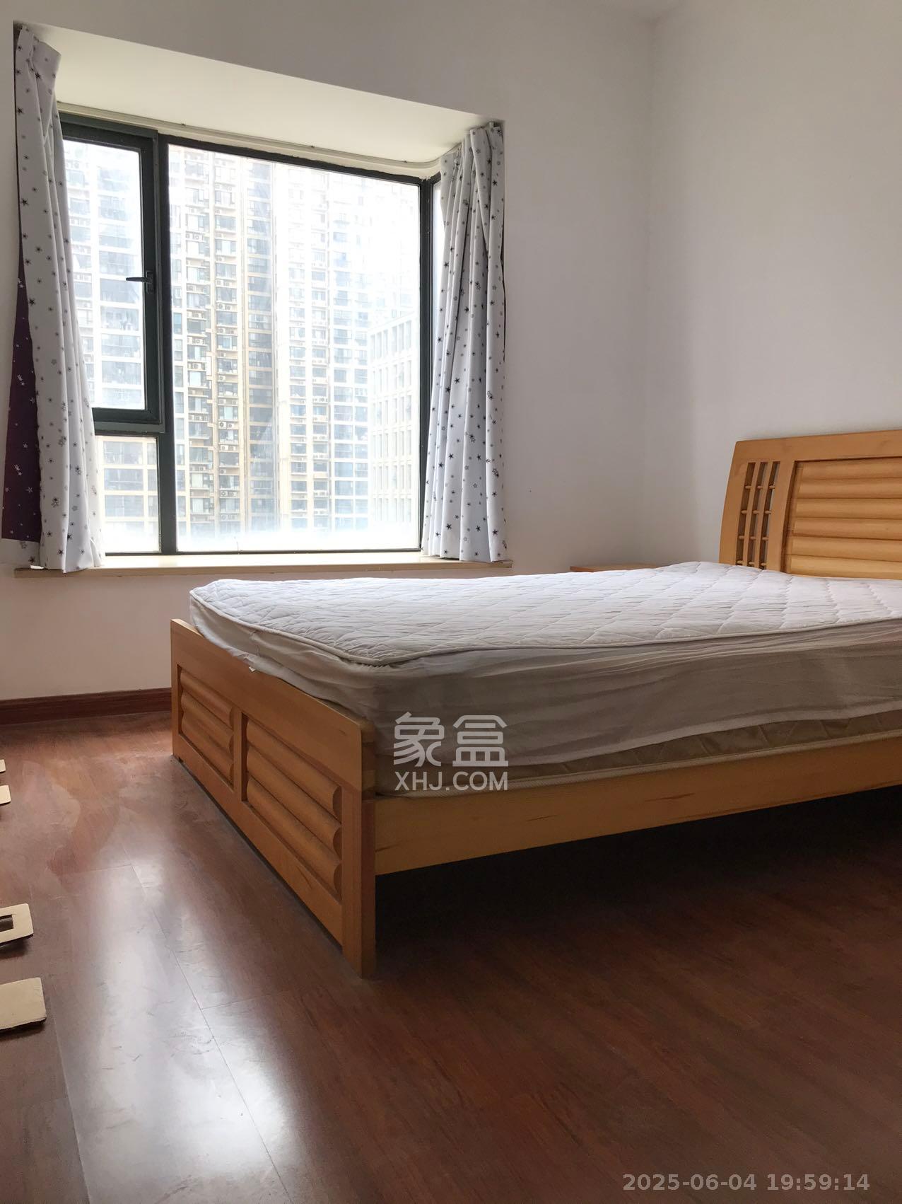 钰龙天下一期  3室2厅2卫   3200.00元/月室内图