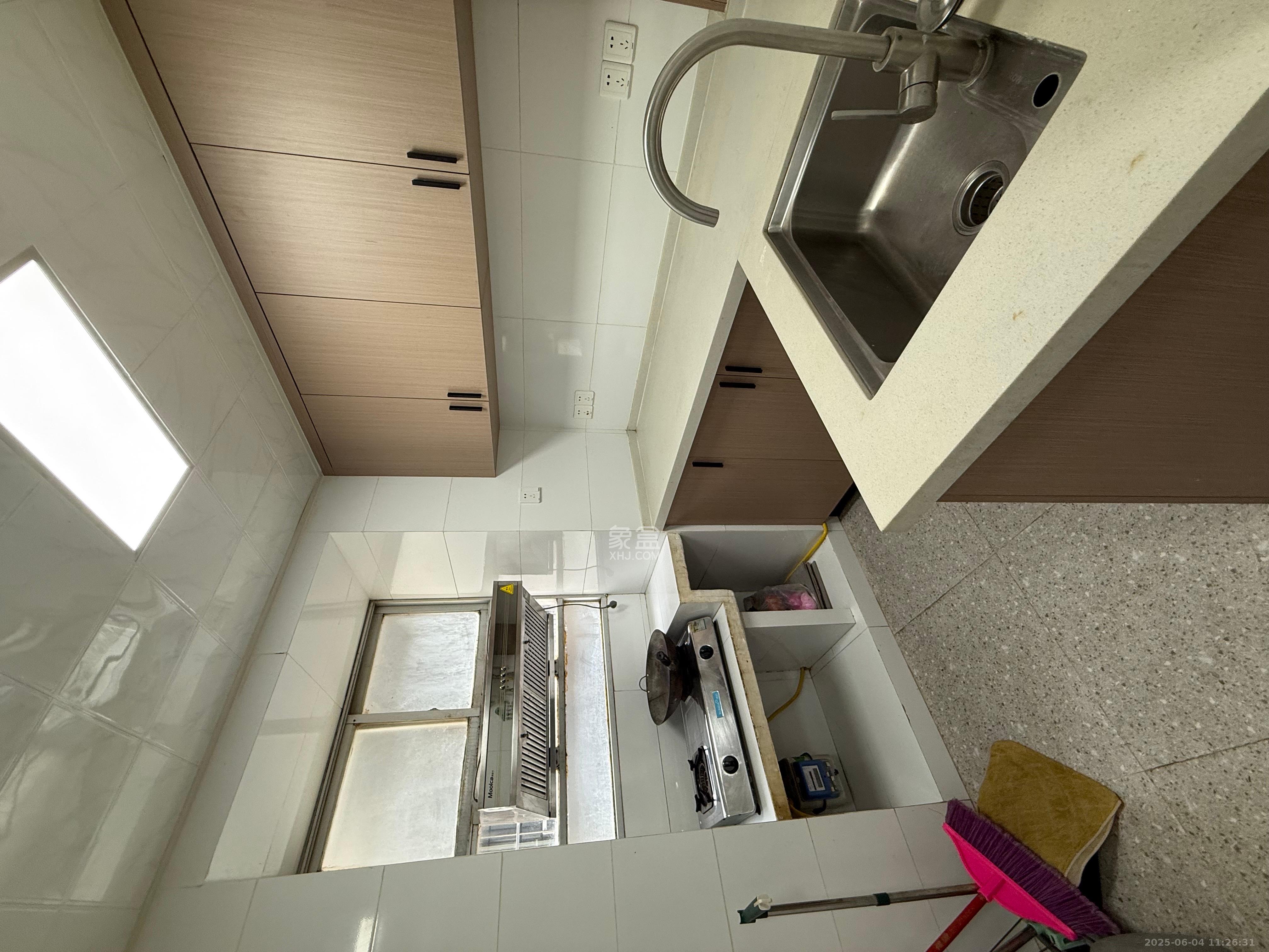 湖南长沙制鞋厂 4室2厅1卫 2800.0元/月 湖南长沙制鞋厂 4室2厅1卫 2800.0元/月室内图