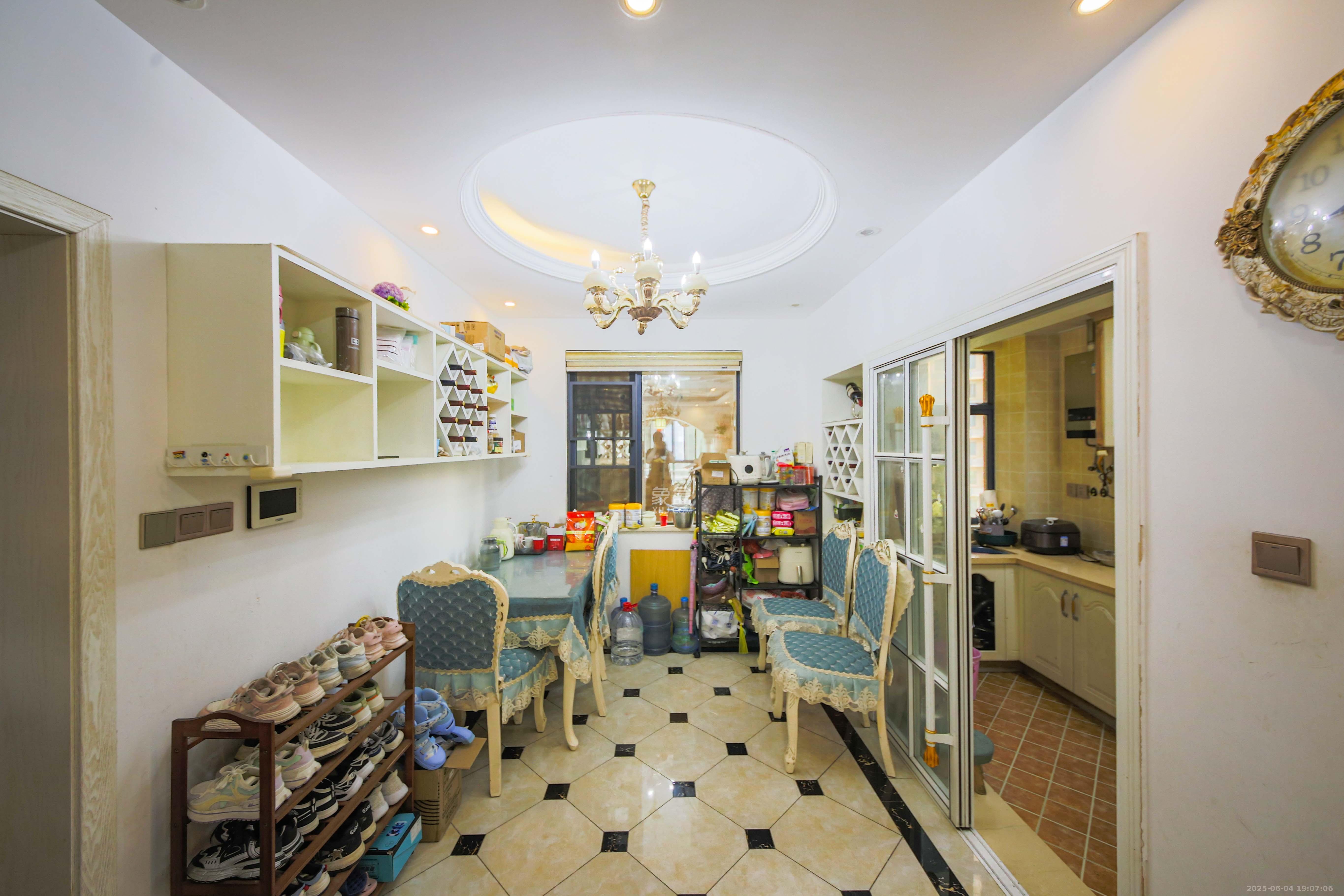 中南红领邦(红星嘉和苑)  1室2厅2卫    120.0万 中南红领邦(红星嘉和苑)  1室2厅2卫    120.0万客厅