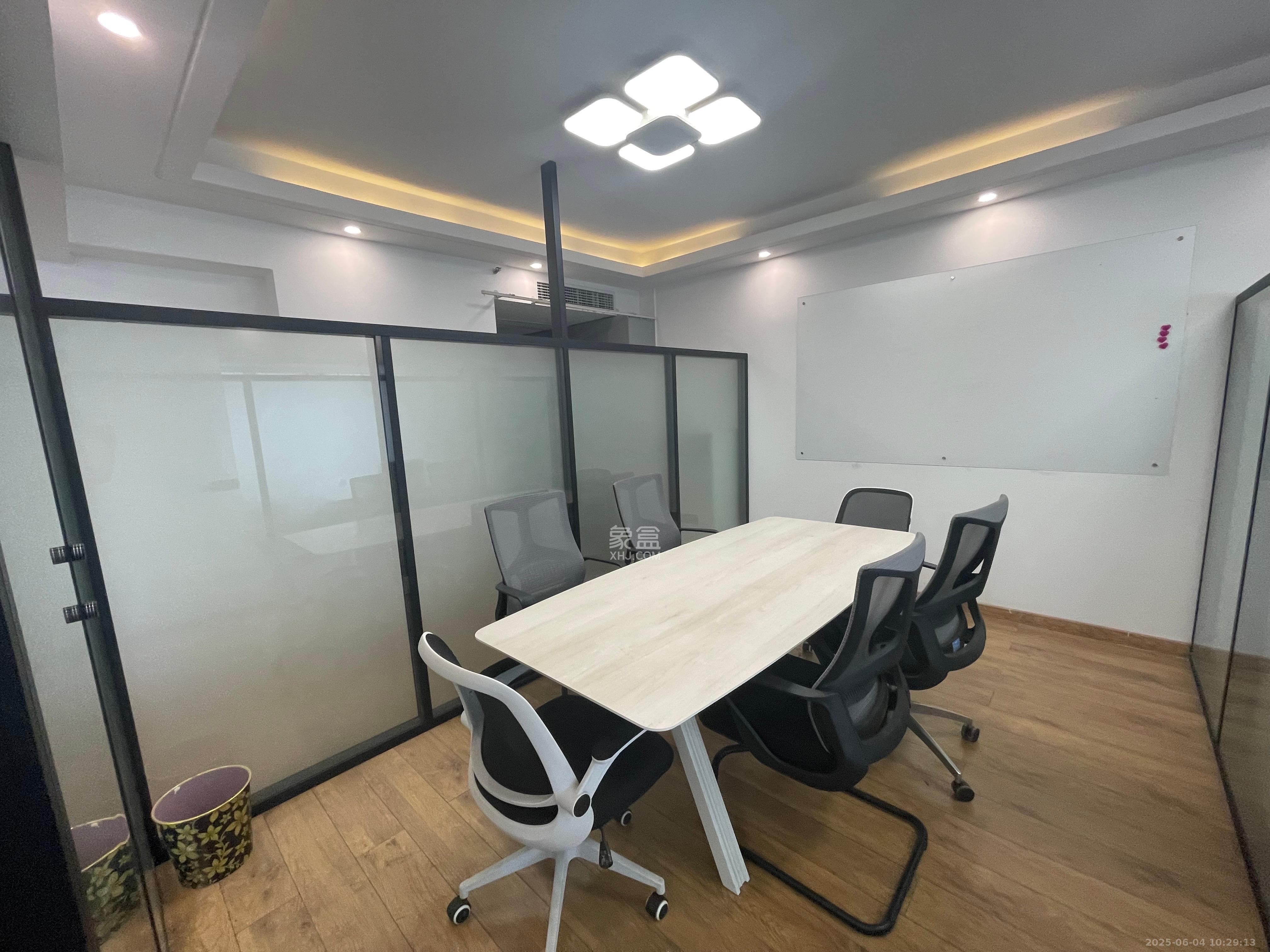 保利国际广场 1室1厅1卫 4500.0元/月 保利国际广场 1室1厅1卫 4500.0元/月室内图