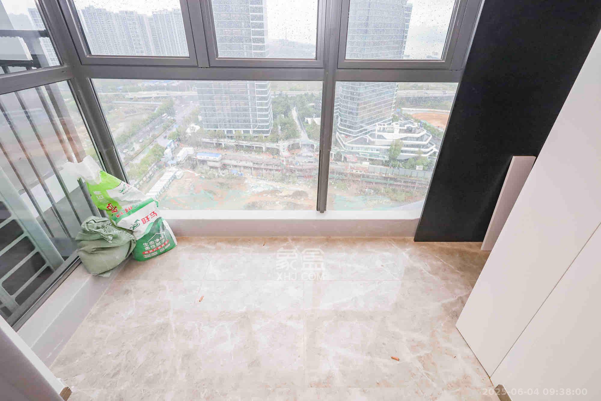 复地滨江金融中心  4室2厅1卫    7000.0元/月 复地滨江金融中心  4室2厅1卫    7000.0元/月室内图