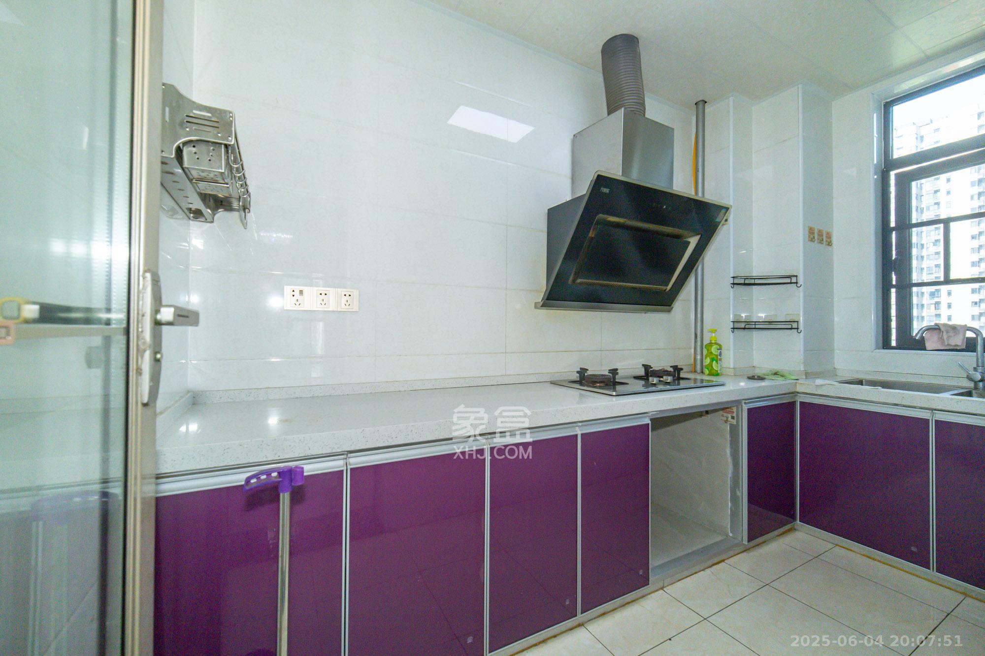 恒基凯旋门三期  3室2厅1卫    70.8万 恒基凯旋门三期  3室2厅1卫    70.8万厨房