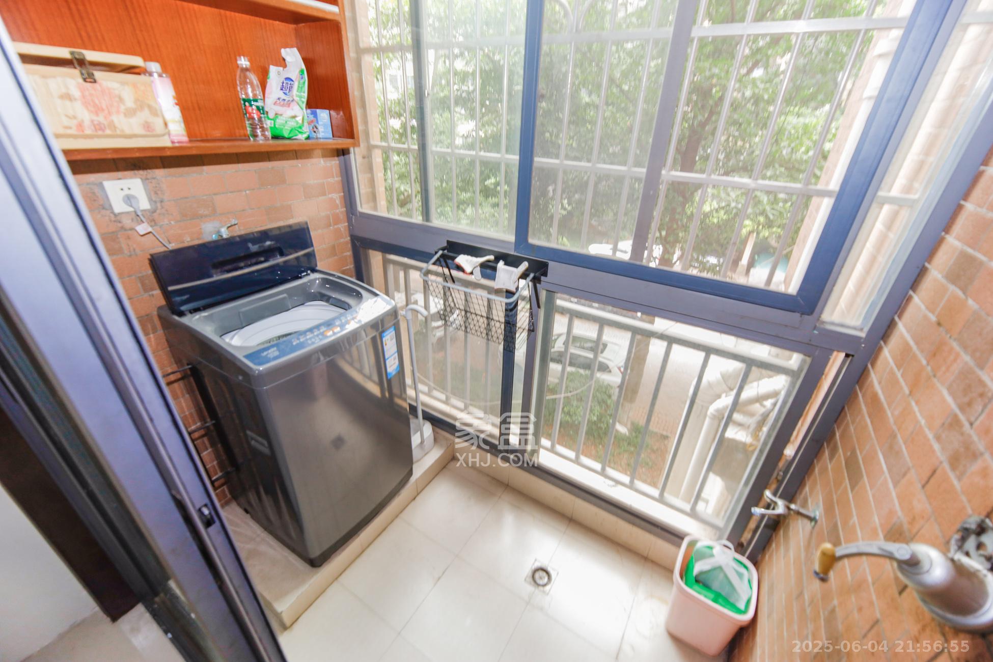 上海城小区 3室2厅2卫 106.0万 上海城小区 3室2厅2卫 106.0万阳台