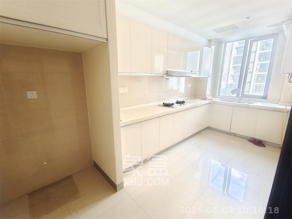 阳光100三期 4室2厅1卫 2600.0元/月 阳光100三期 4室2厅1卫 2600.0元/月室内图