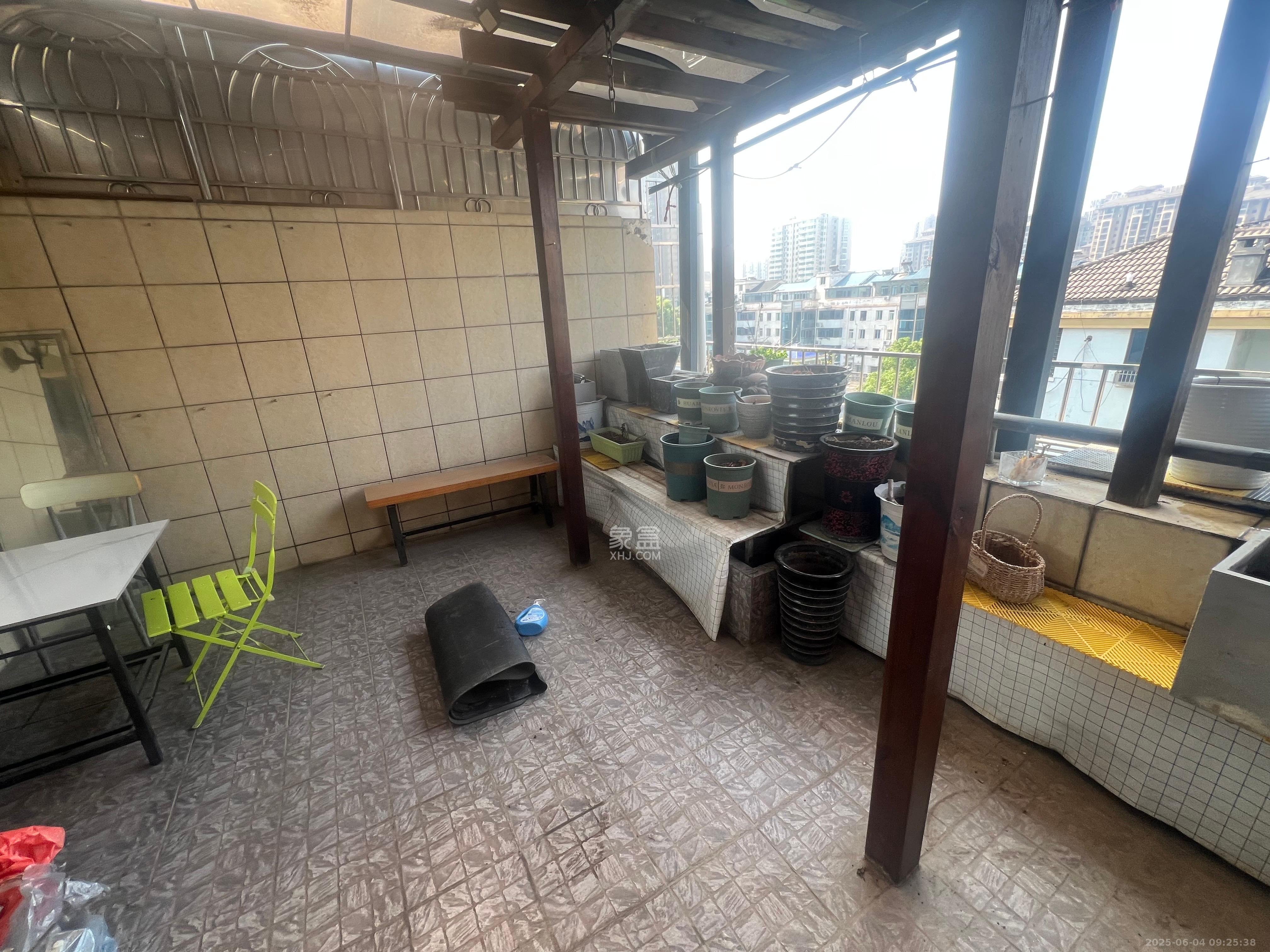 咸嘉新村嘉兴苑  3室2厅2卫   2400.00元/月室内图