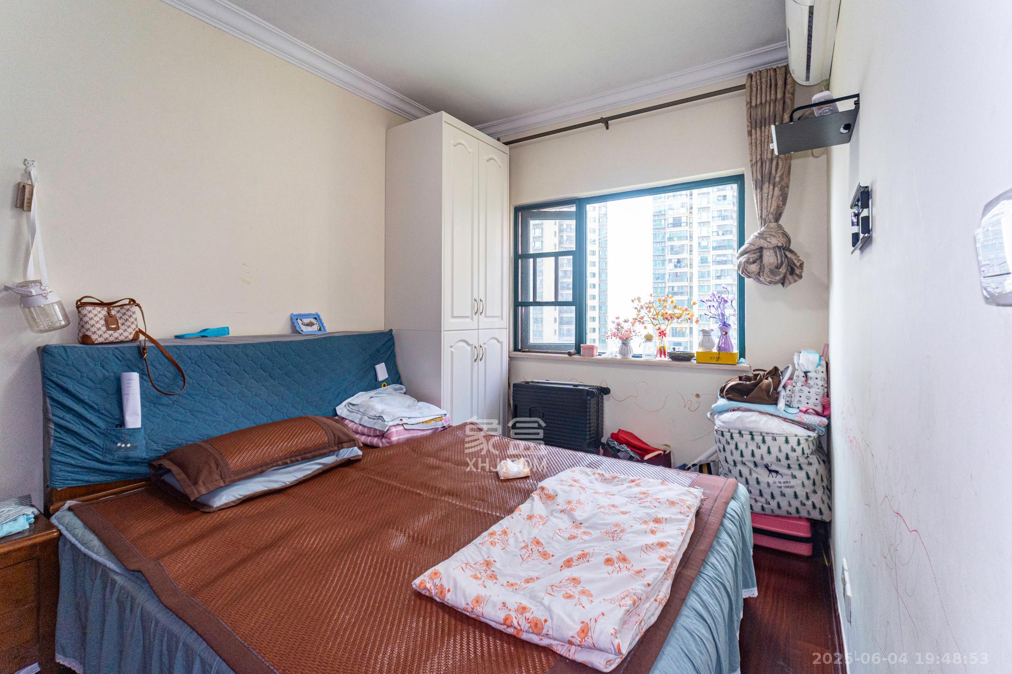 恒大翡翠华庭  3室2厅1卫    79.8万 恒大翡翠华庭  3室2厅1卫    79.8万卧室