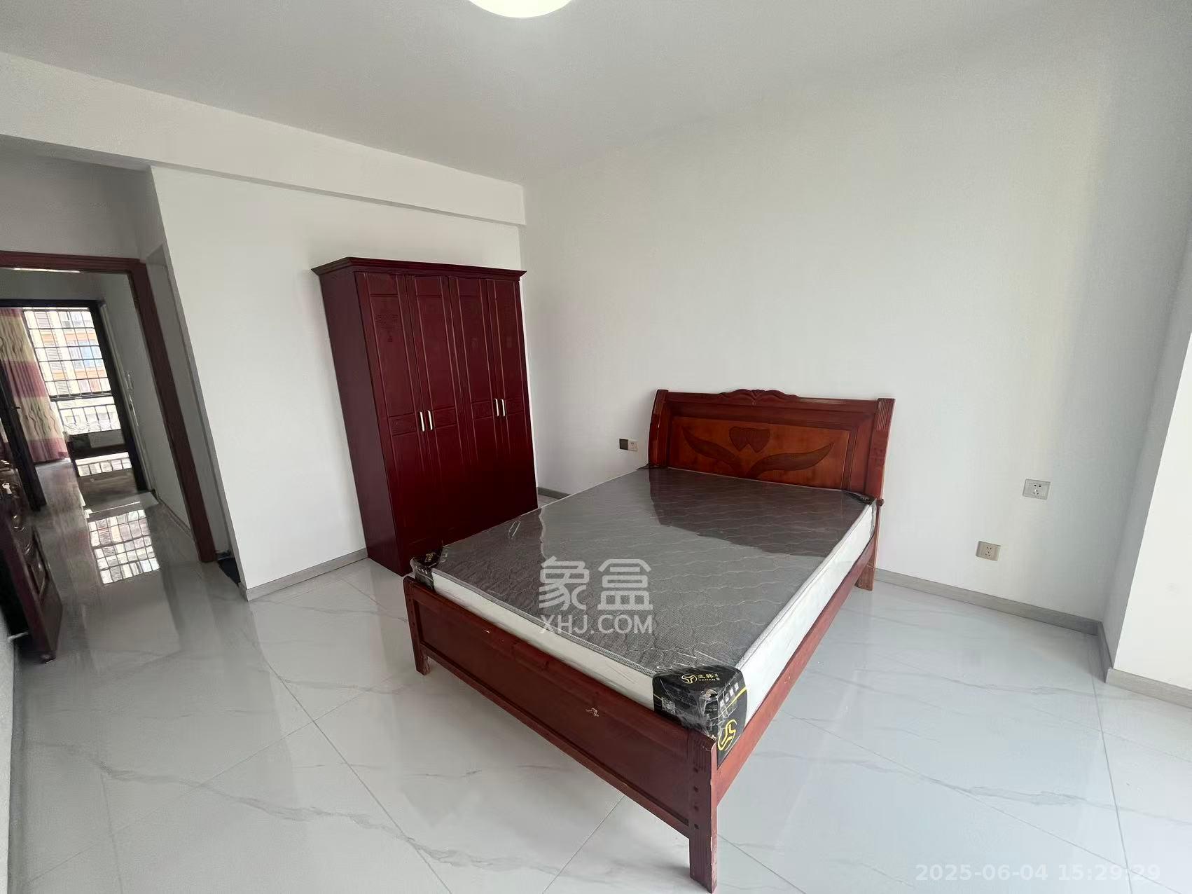 旭辉华庭 3室2厅1卫 2400.0元/月 旭辉华庭 3室2厅1卫 2400.0元/月室内图