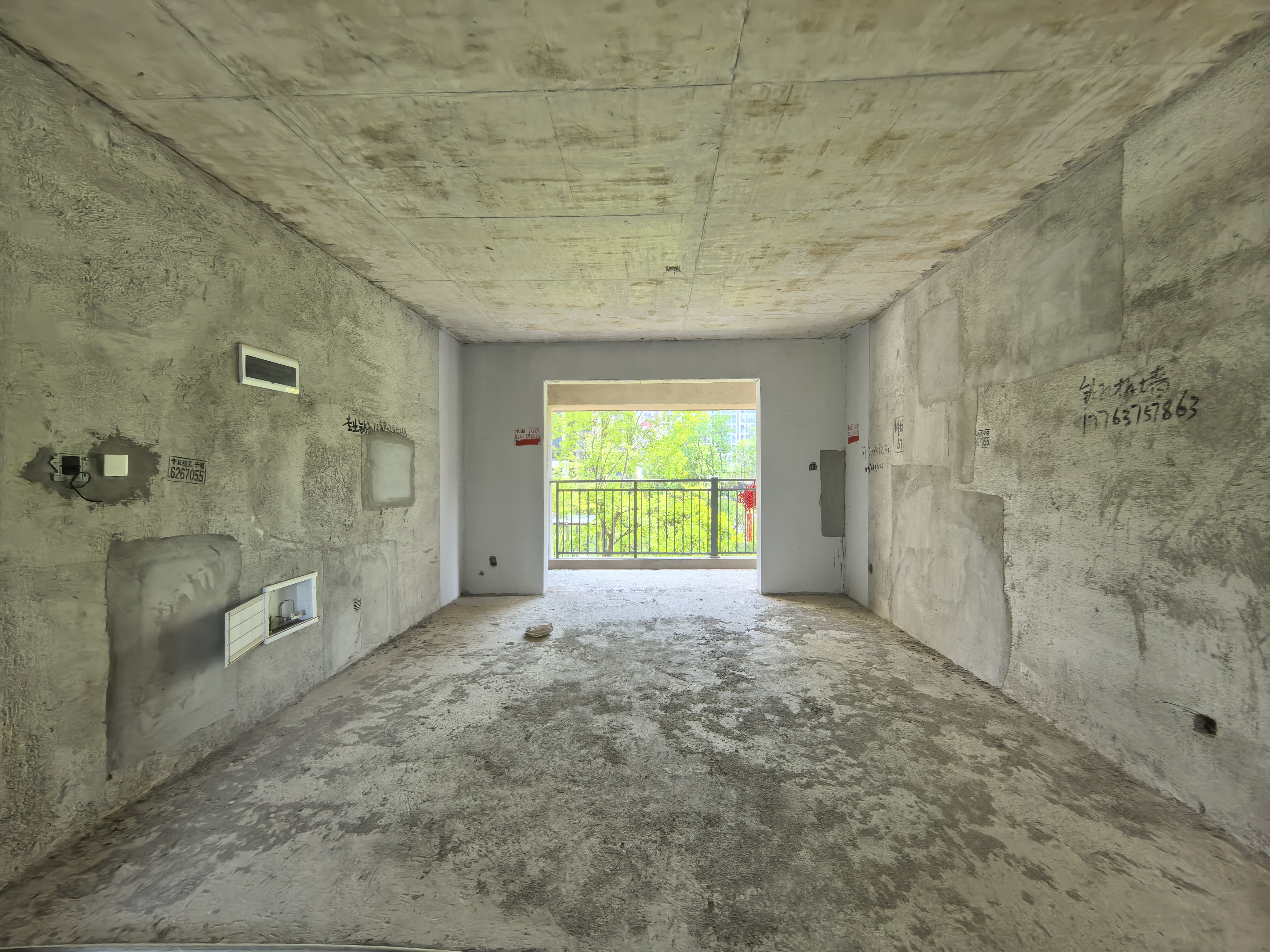 大汉龙城 1室0厅0卫 88.0万 大汉龙城 1室0厅0卫 88.0万客厅