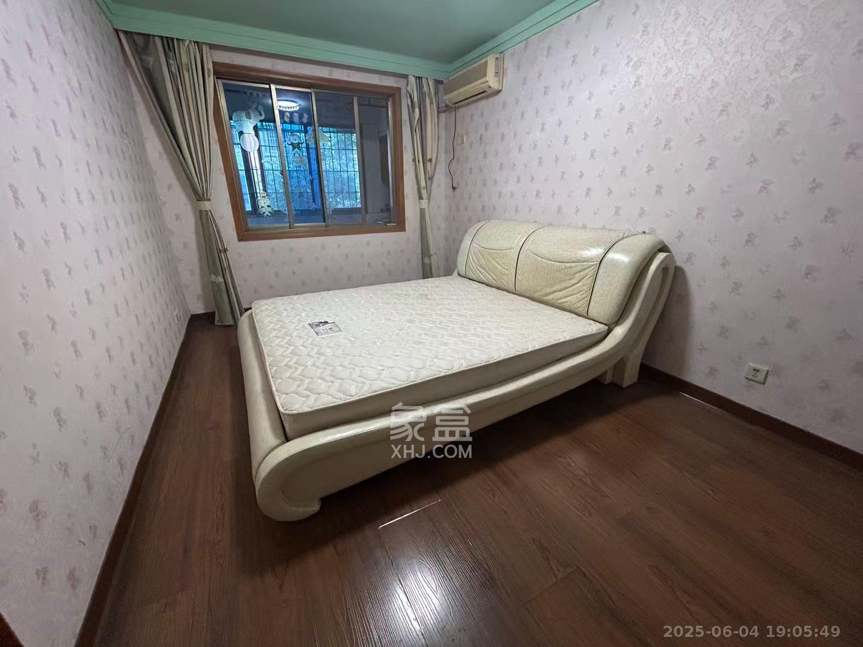 东南明苑 2室2厅1卫 2100.0元/月 东南明苑 2室2厅1卫 2100.0元/月室内图