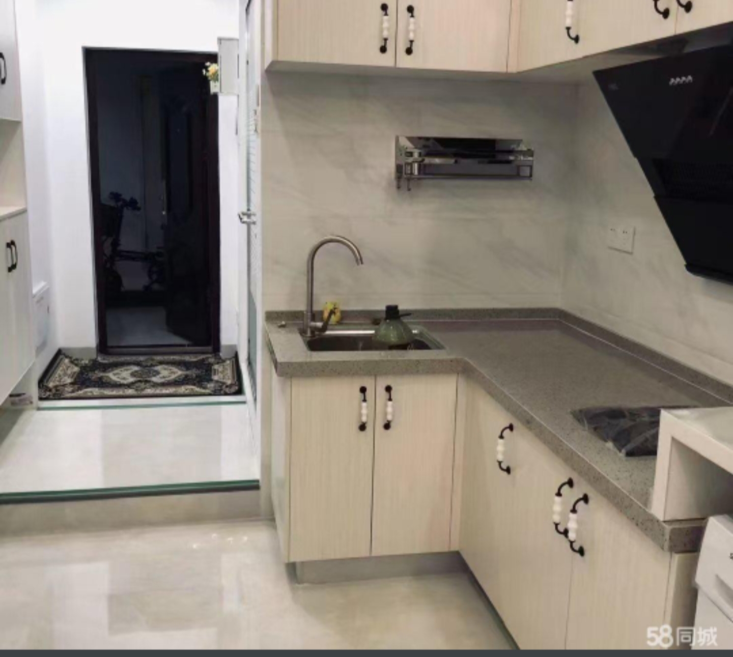 华南城市广场  1室0厅0卫    1180.0元/月 华南城市广场  1室0厅0卫    1180.0元/月室内图1