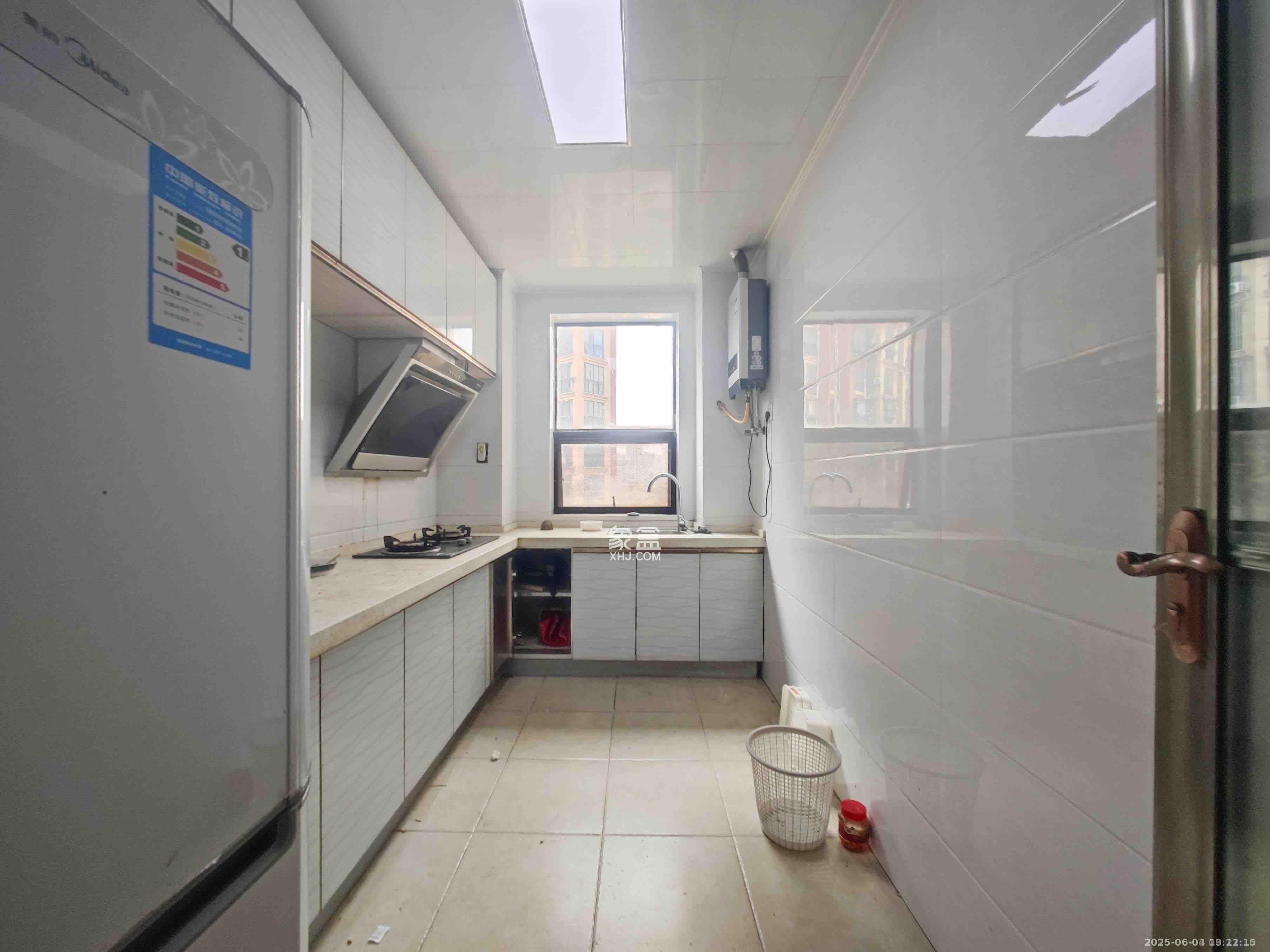 水岸天际(一期、二期) 3室2厅2卫 2200.0元/月 水岸天际(一期、二期) 3室2厅2卫 2200.0元/月室内图