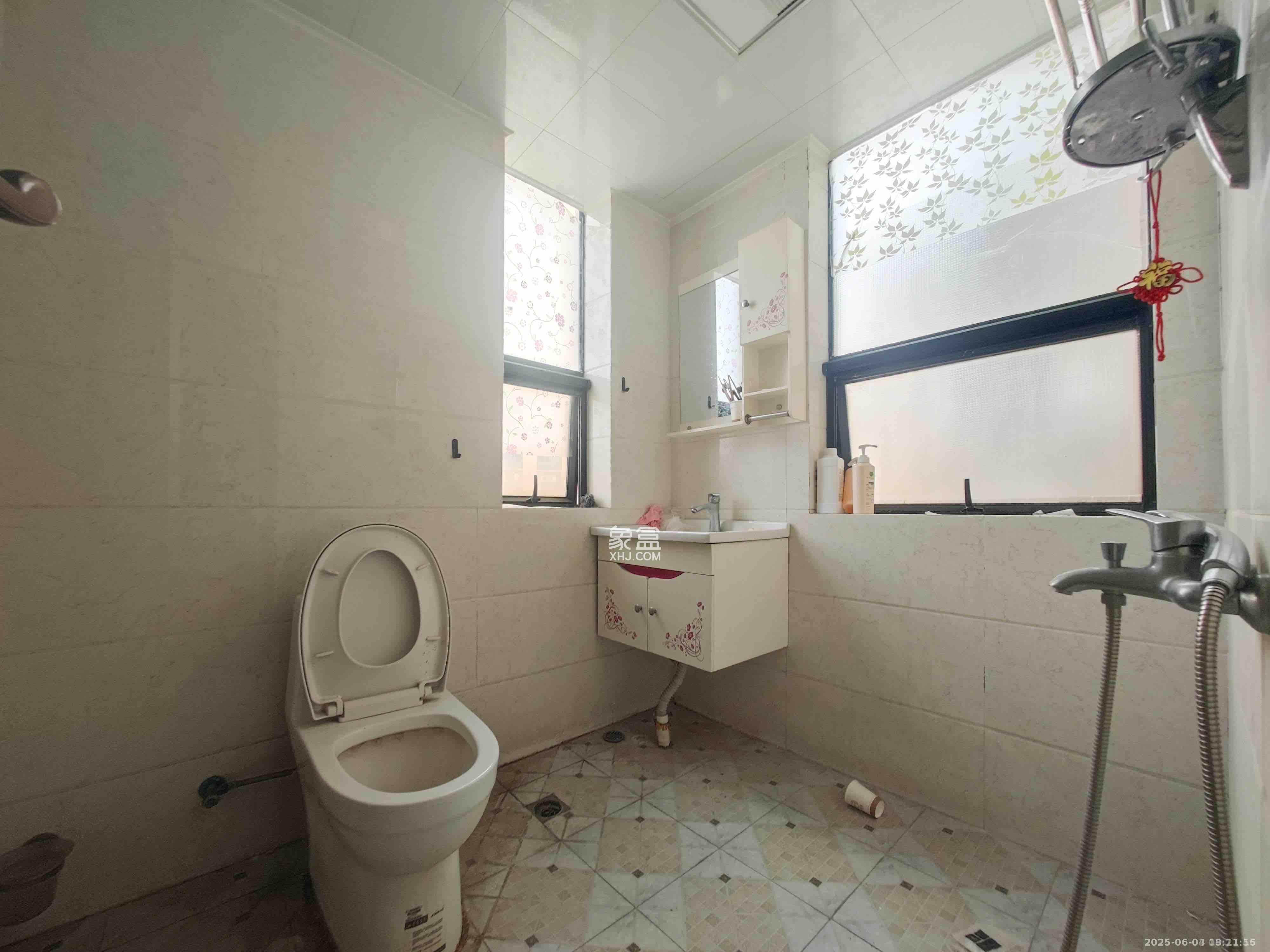 水岸天际(一期、二期) 3室2厅2卫 2200.0元/月 水岸天际(一期、二期) 3室2厅2卫 2200.0元/月室内图