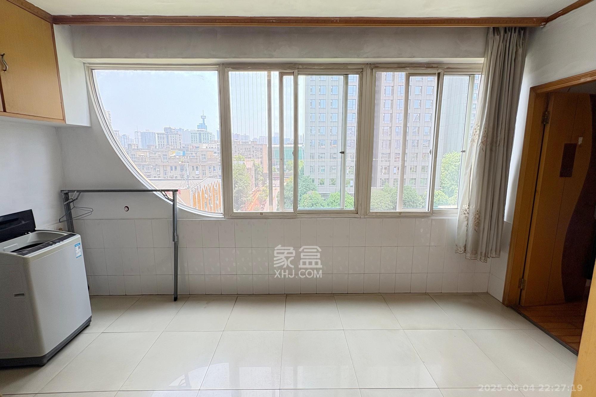建材设计研究院综合楼（省建筑材料研究设计院宿舍）  2室1厅1卫   69.00万阳台