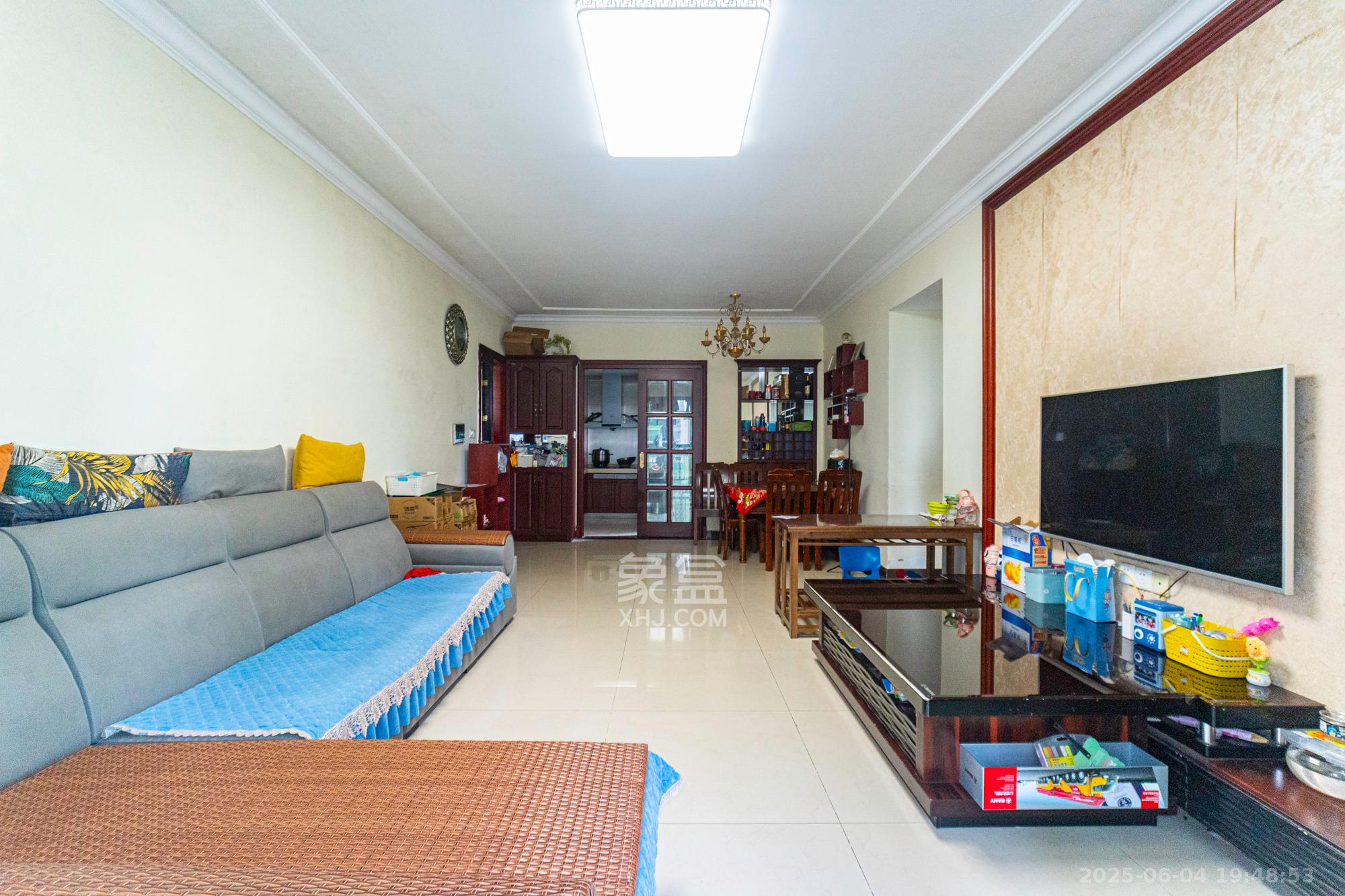 恒大翡翠华庭  3室2厅1卫    79.8万 恒大翡翠华庭  3室2厅1卫    79.8万客厅