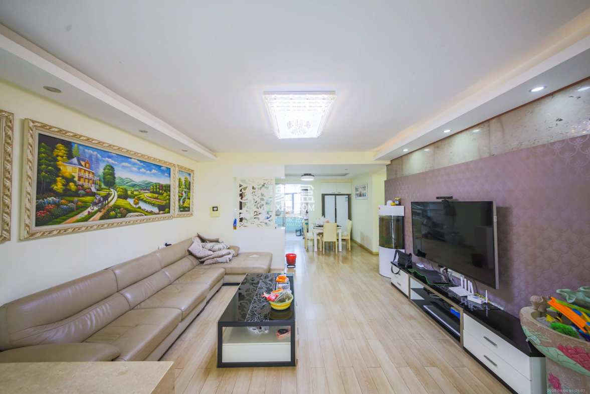 湘水熙园 1室2厅3卫 165.0万 湘水熙园 1室2厅3卫 165.0万客厅