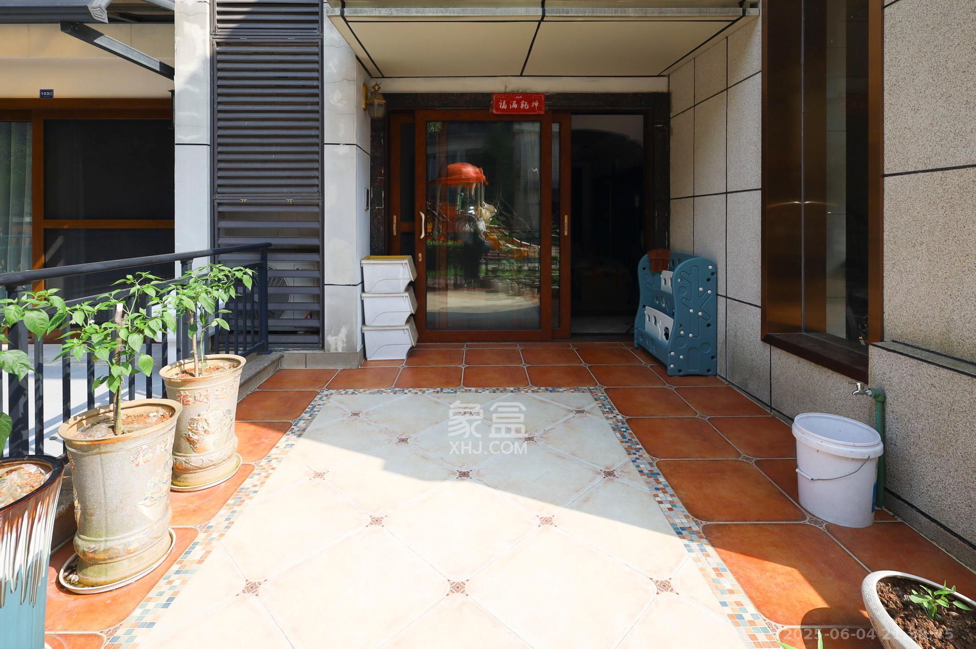 顺天御岭 4室2厅2卫 178.0万 顺天御岭 4室2厅2卫 178.0万阳台