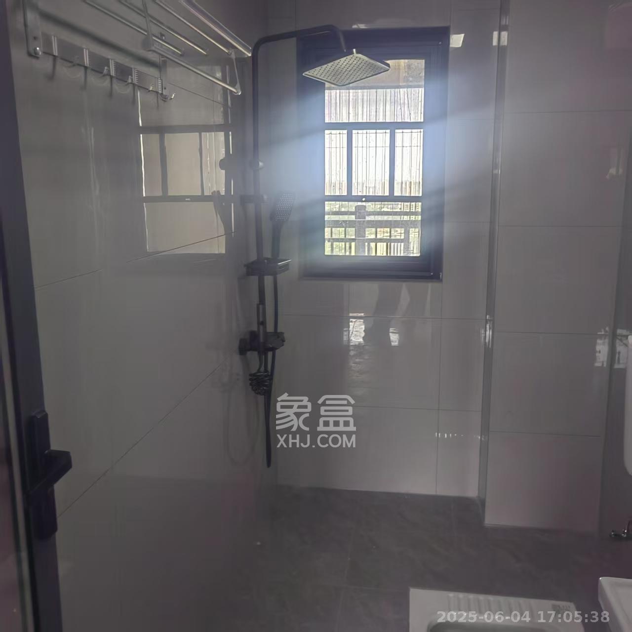 莲香园  3室2厅2卫   2200.00元/月室内图
