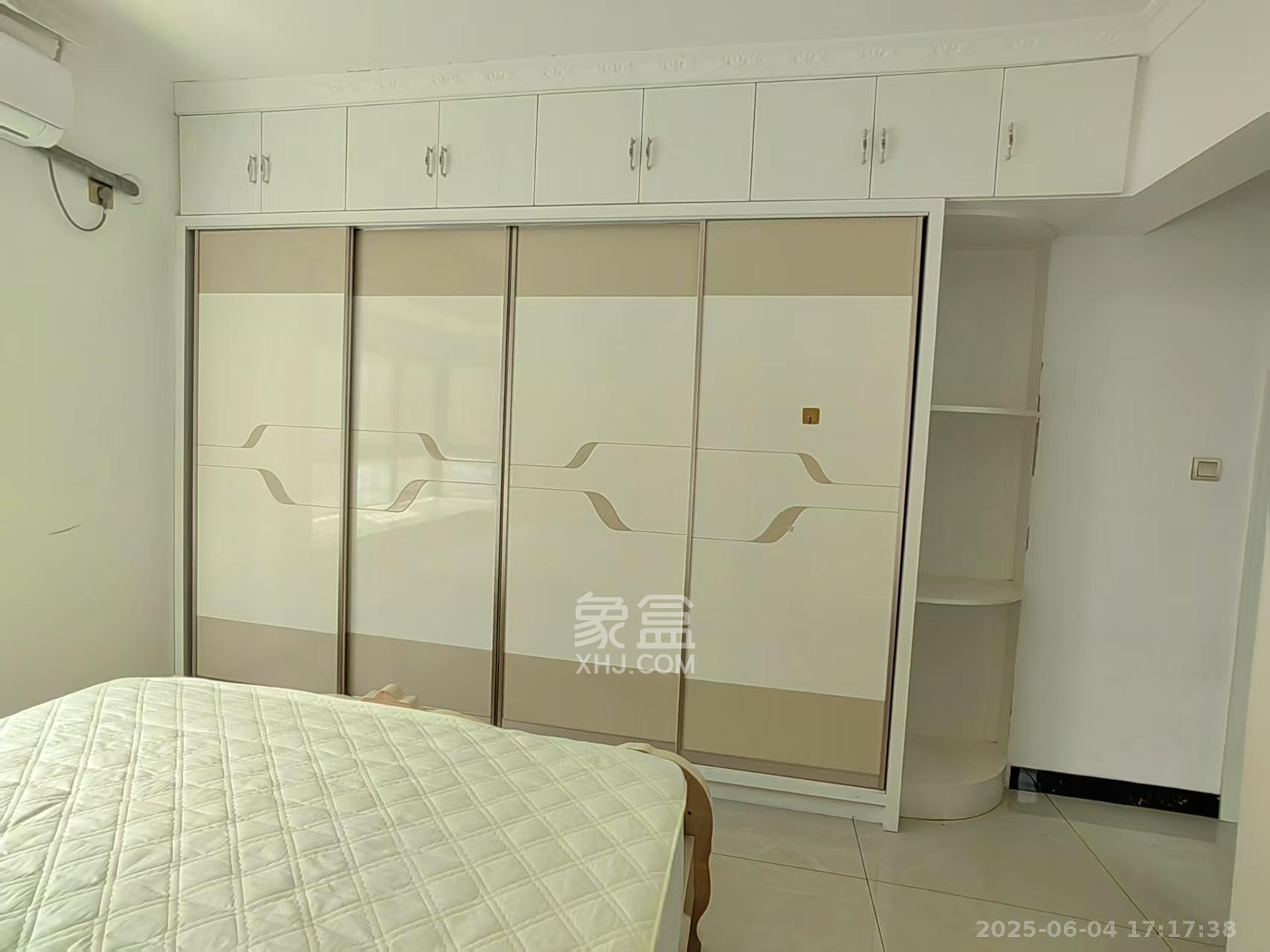 鑫天格林香山  4室2厅2卫   2200.00元/月室内图