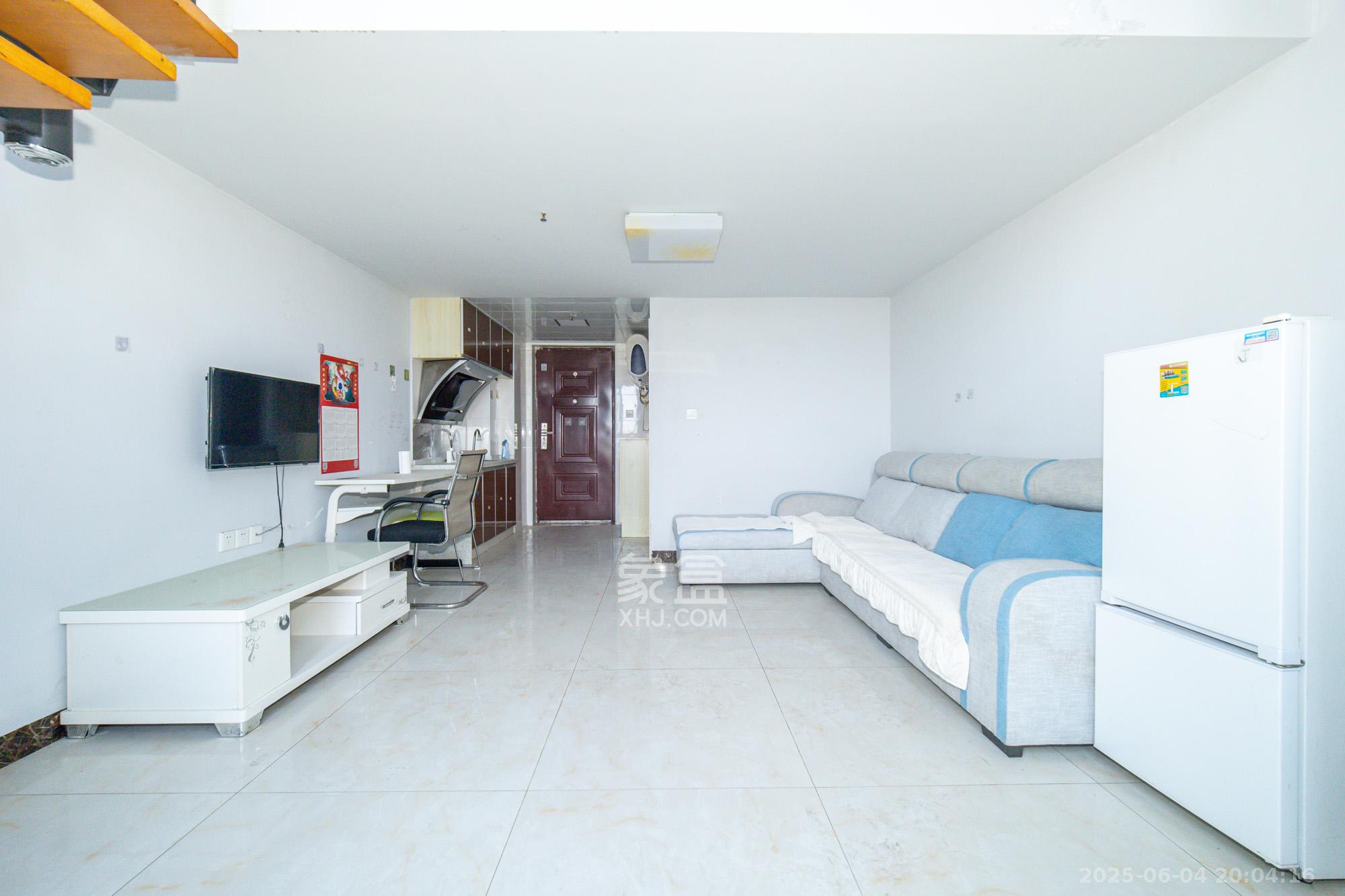 MOMA当代广场  1室1厅1卫    22.0万 MOMA当代广场  1室1厅1卫    22.0万客厅