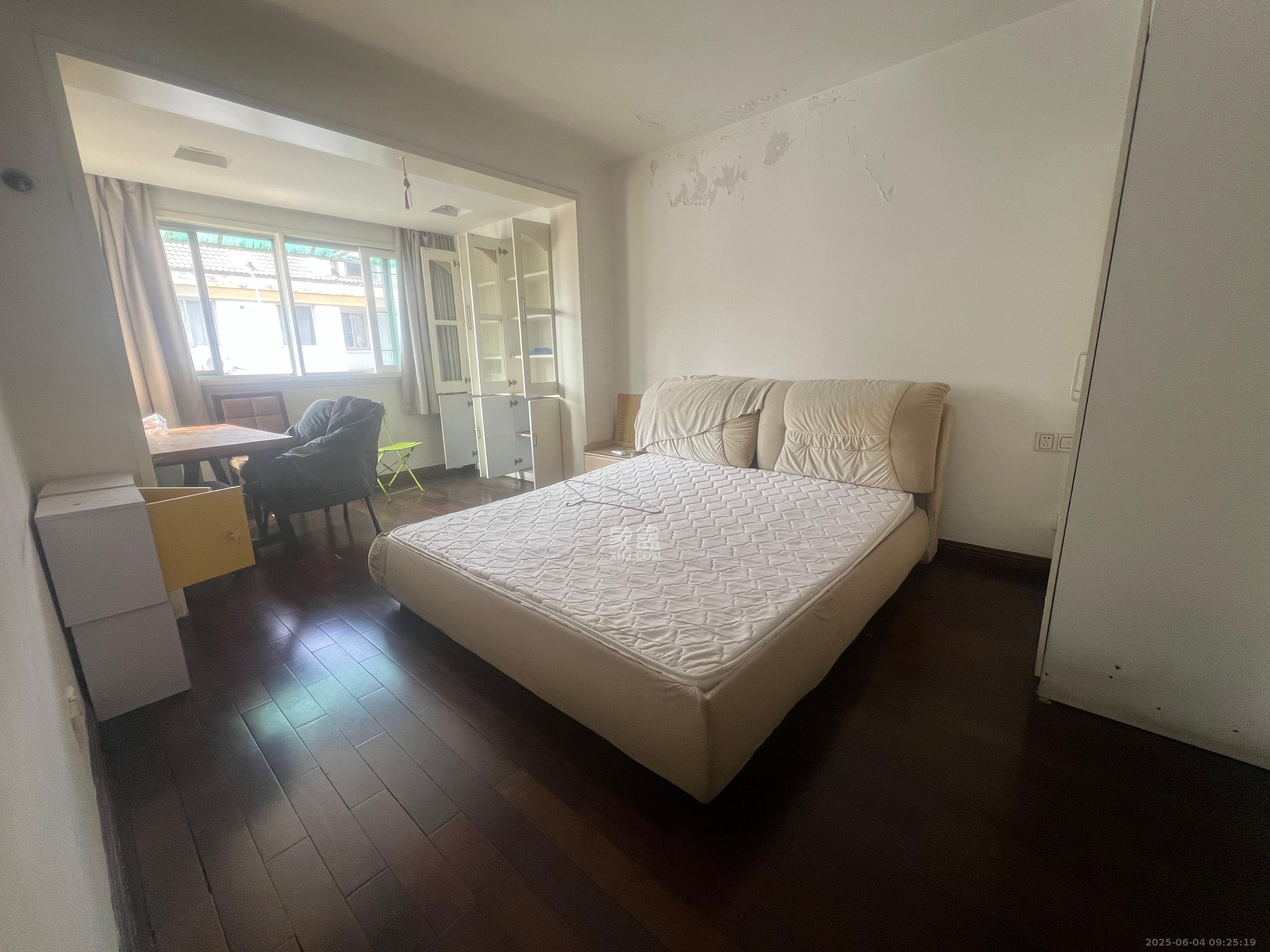 咸嘉新村嘉兴苑  3室2厅2卫   2400.00元/月室内图