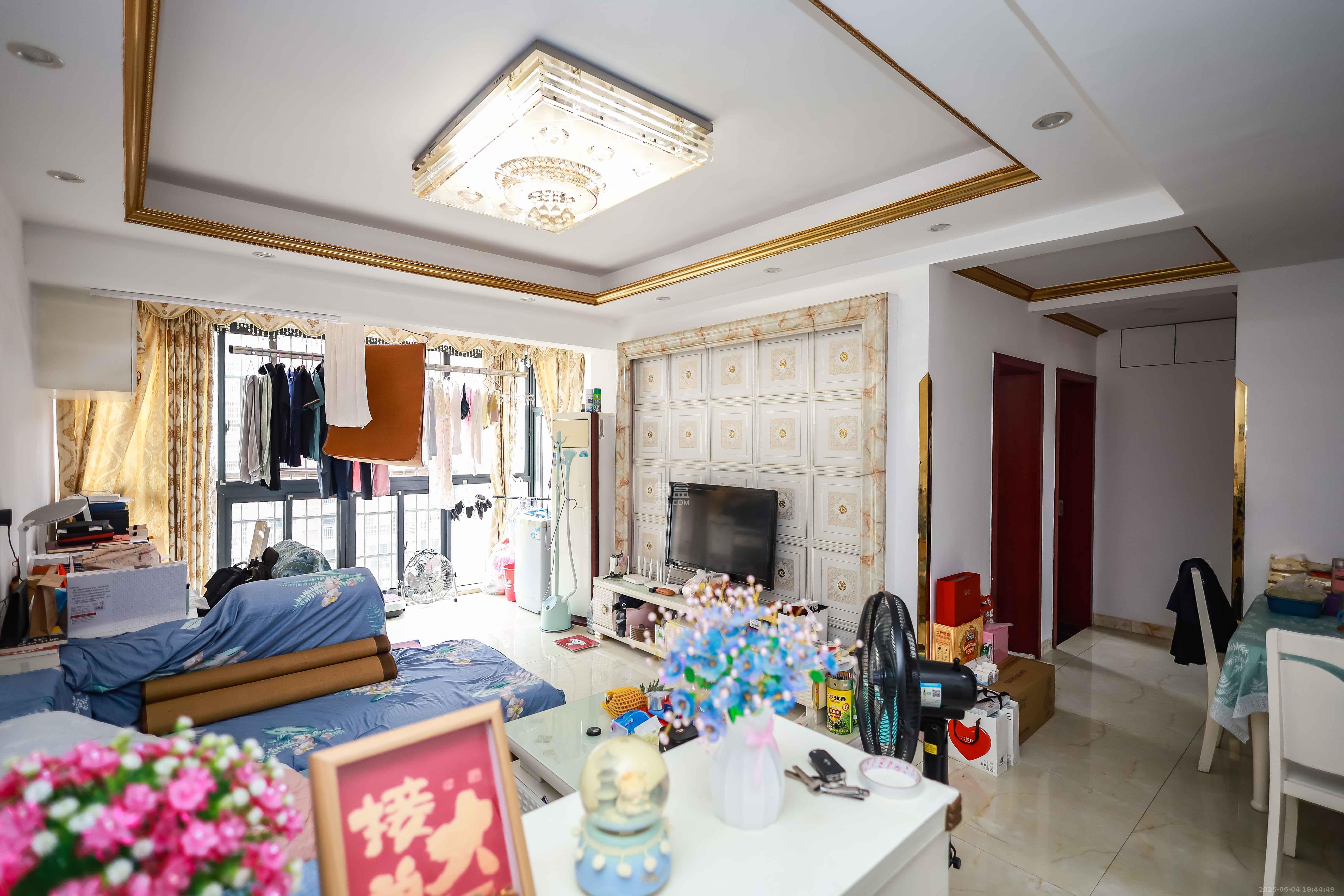 山水新城  2室2厅1卫   58.00万客厅