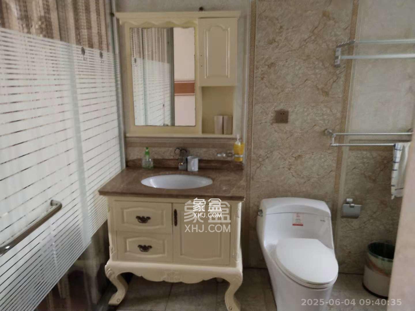 红树湾  3室2厅2卫   2200.00元/月室内图
