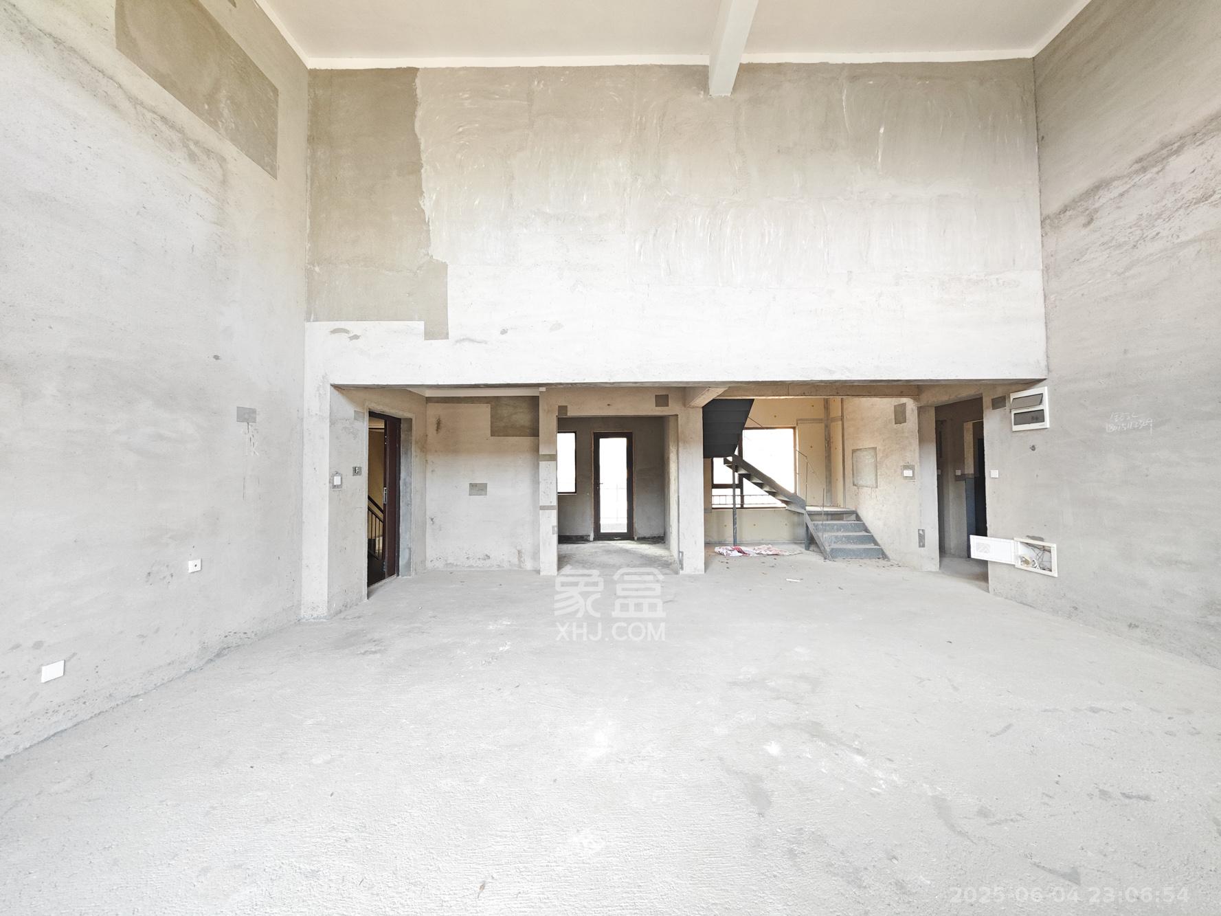 保利城（中航城国际社区、郡原美村）  4室2厅2卫   300.00万客厅