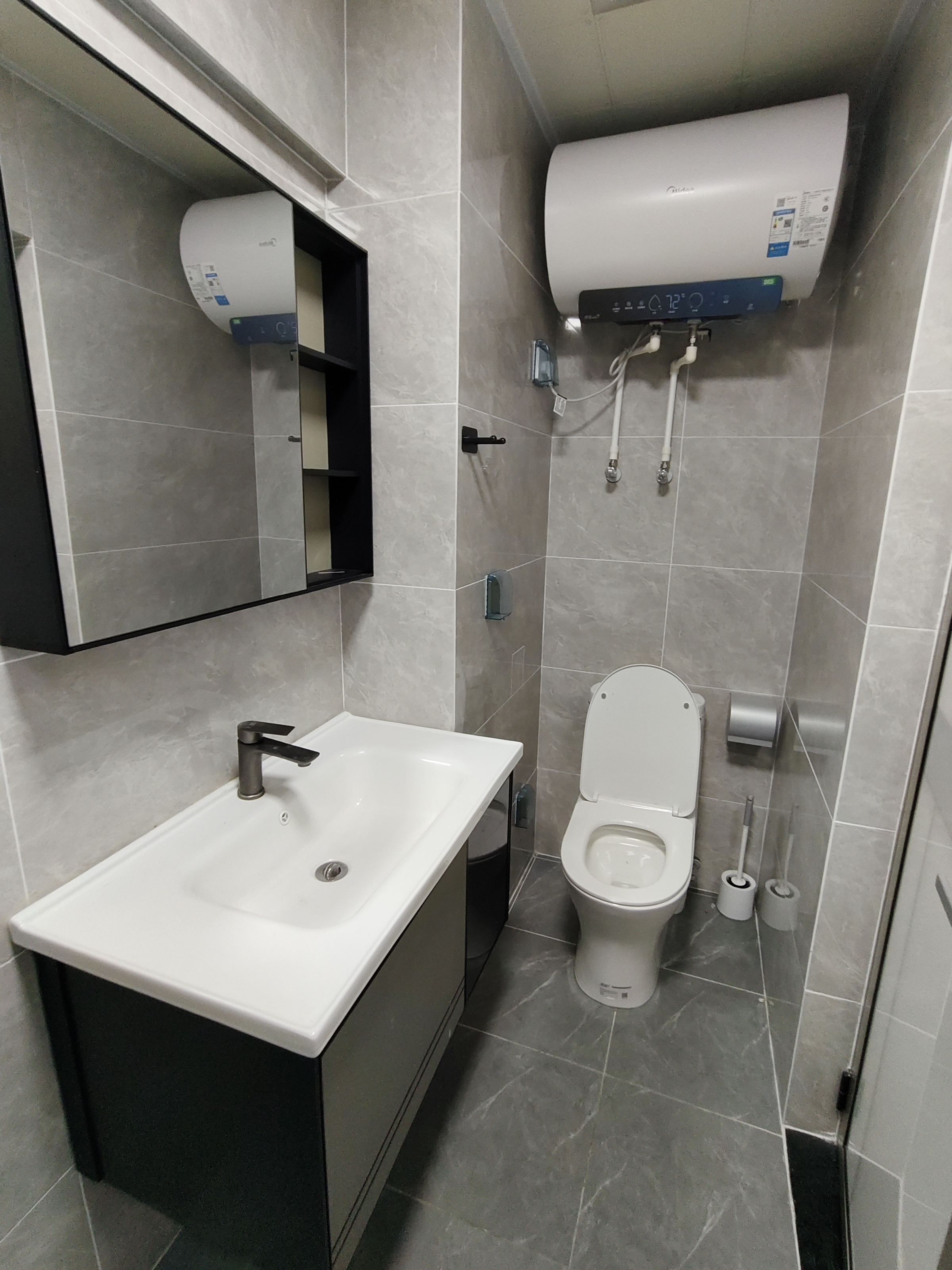 龙湖光年  2室1厅2卫    3500.0元/月 龙湖光年  2室1厅2卫    3500.0元/月室内图