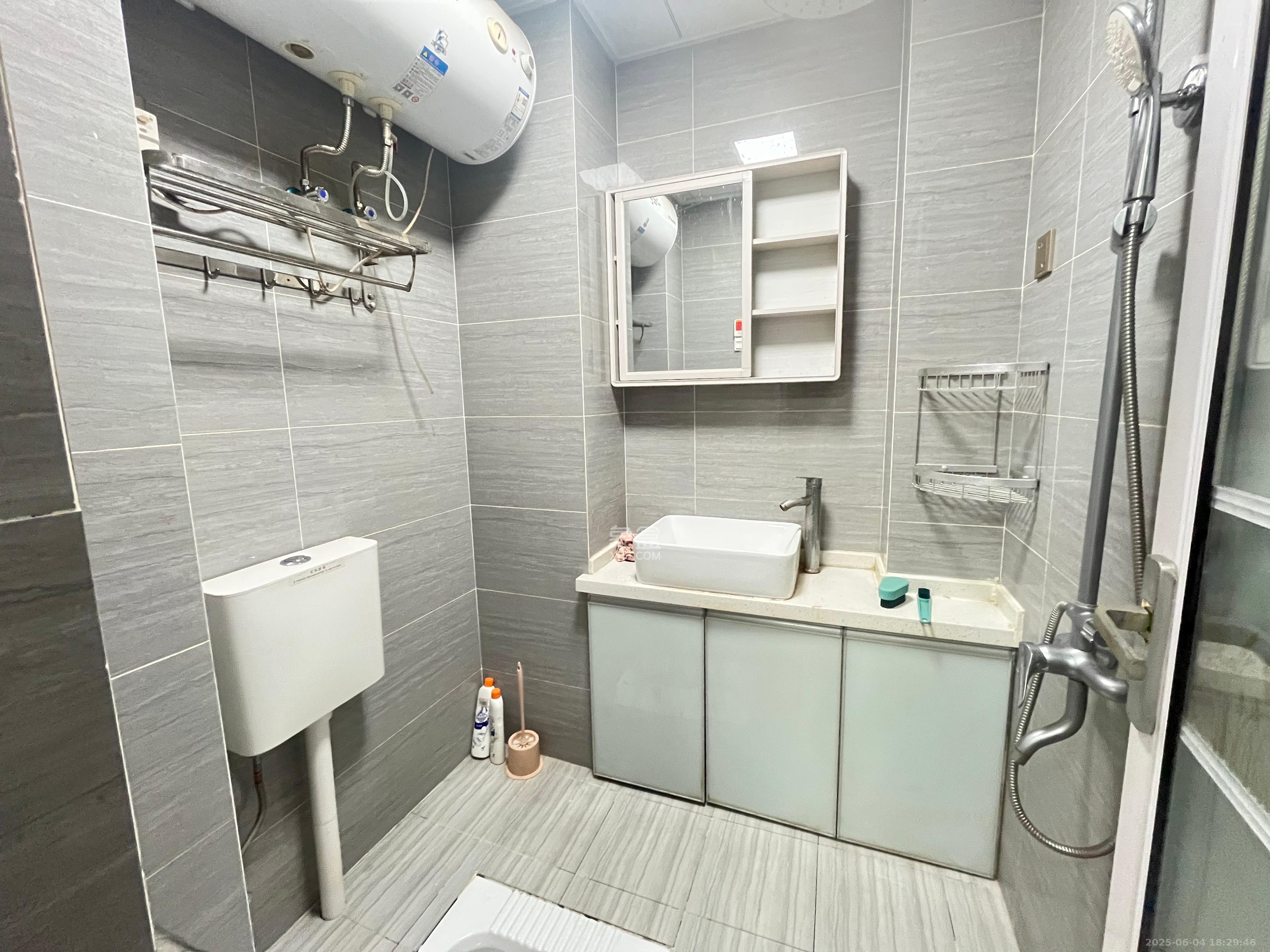 西子湖畔沃府  1室1厅1卫    1800.0元/月室内图