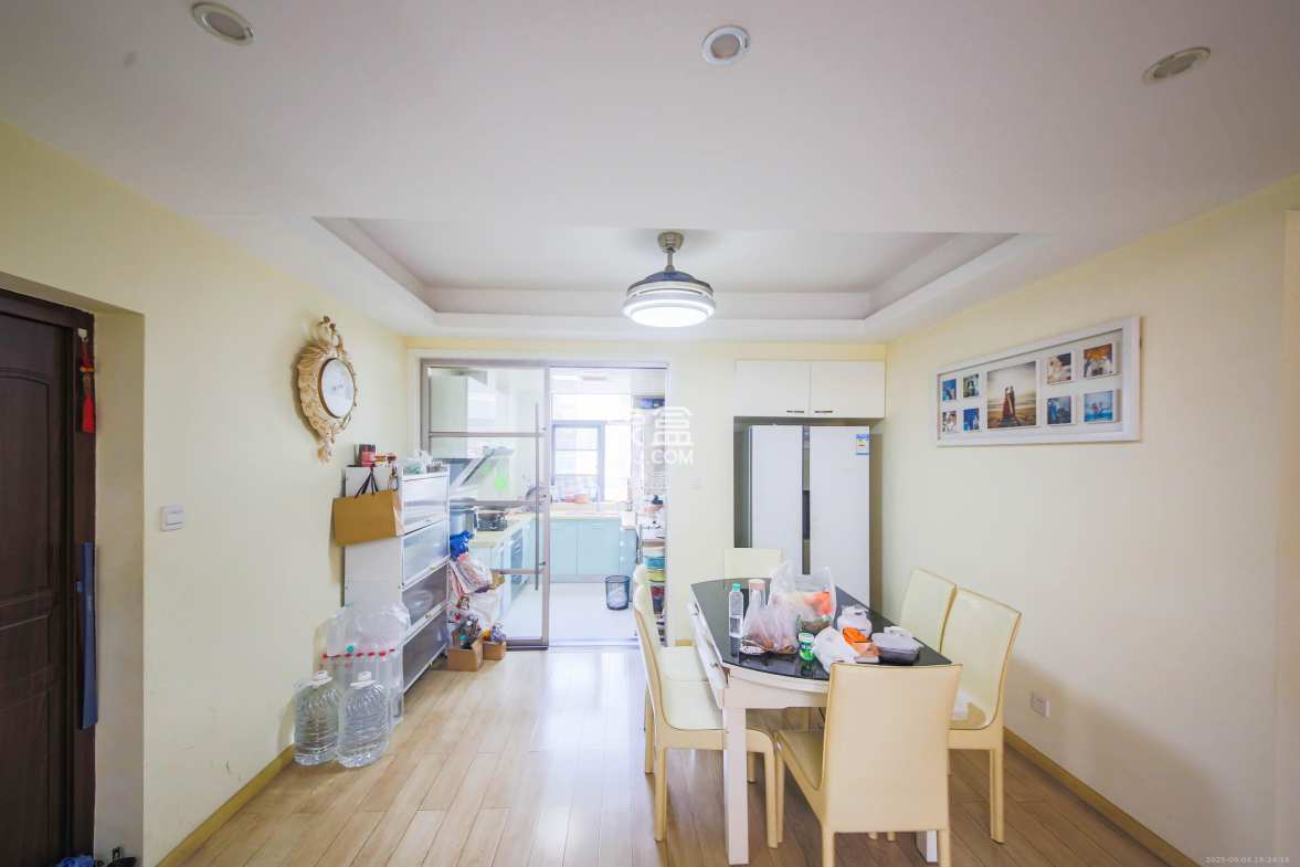 湘水熙园 1室2厅3卫 165.0万 湘水熙园 1室2厅3卫 165.0万客厅