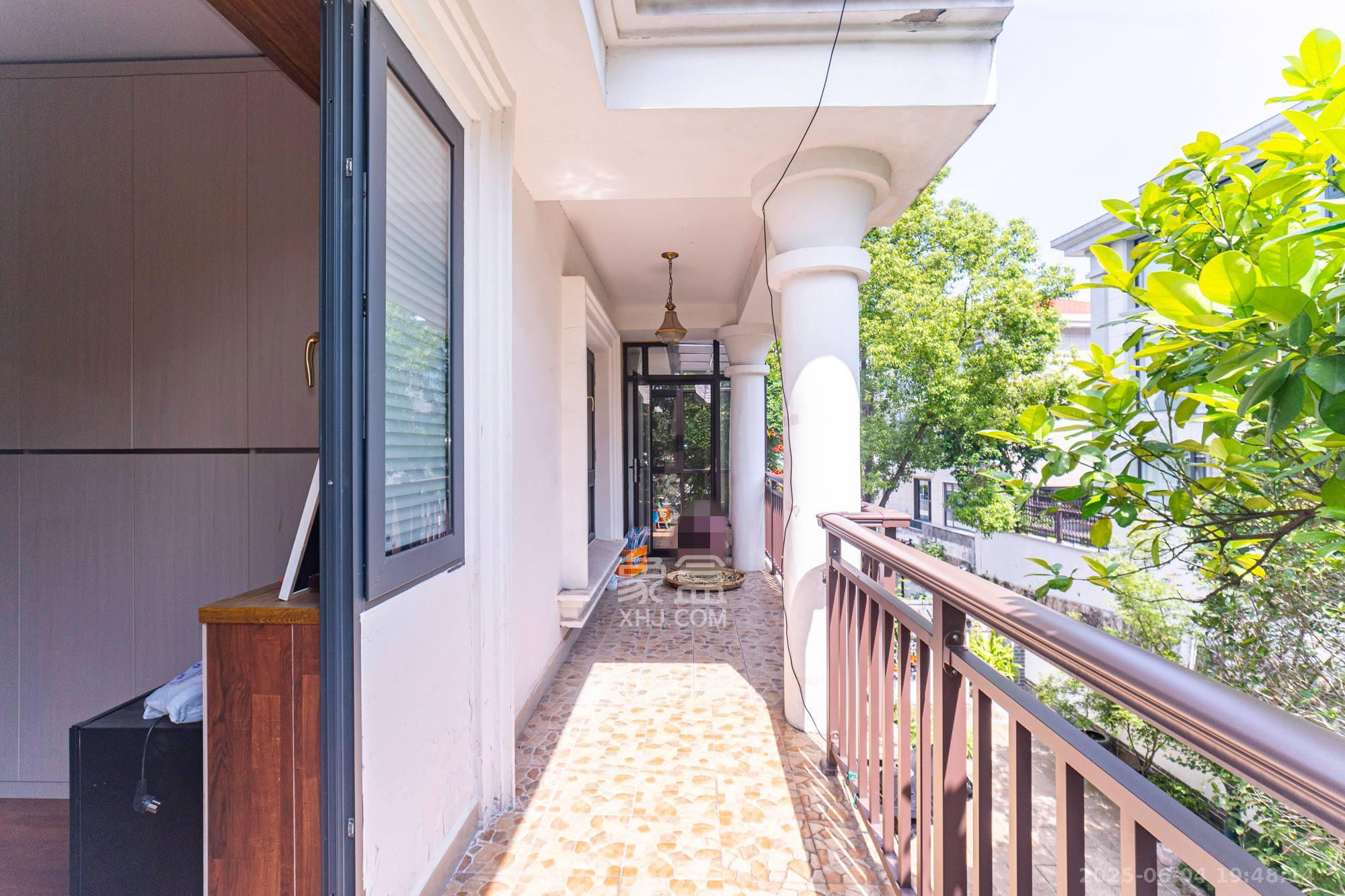 山水芙蓉国际新城  5室2厅2卫    688.0万 山水芙蓉国际新城  5室2厅2卫    688.0万阳台