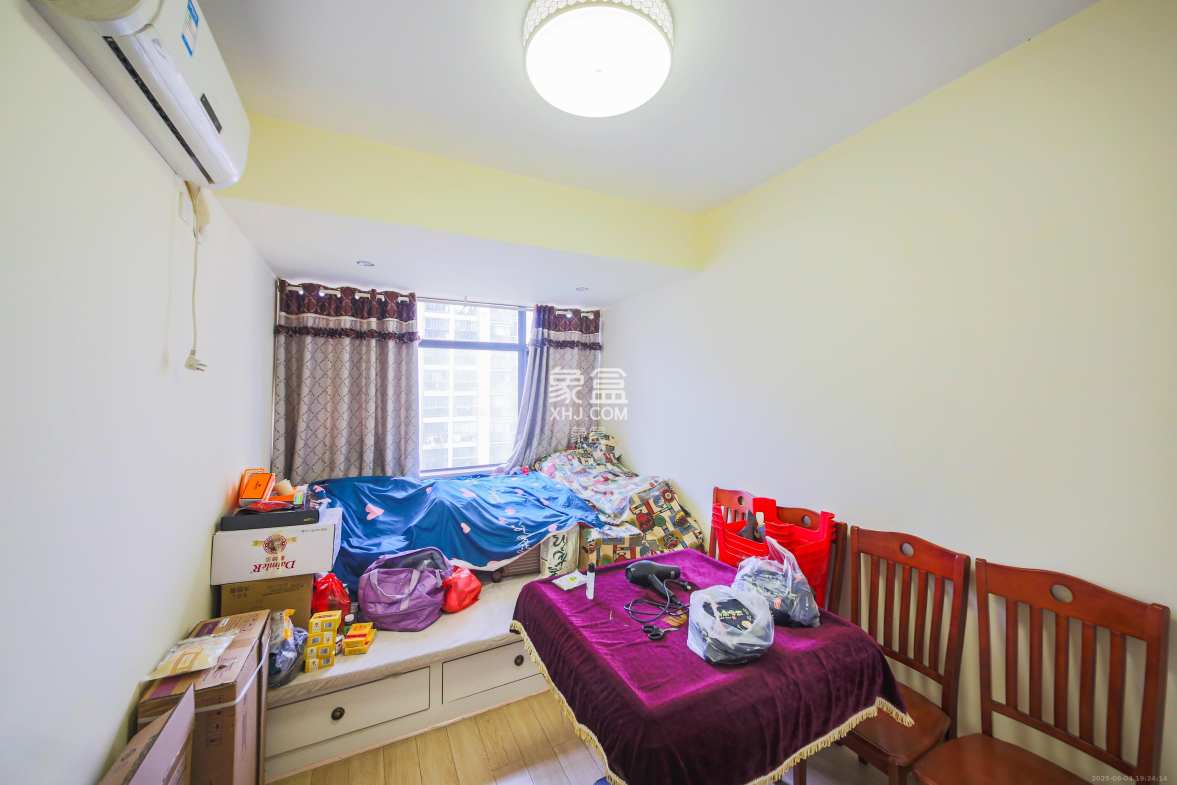 湘水熙园 1室2厅3卫 165.0万 湘水熙园 1室2厅3卫 165.0万卧室