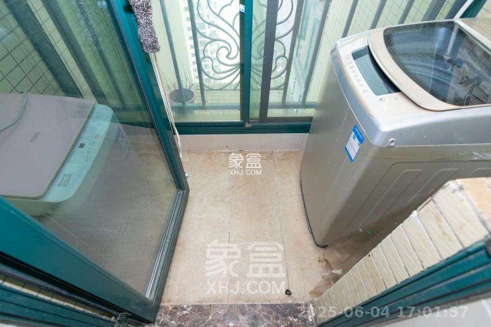 恒大名都  3室2厅2卫   1800.00元/月室内图