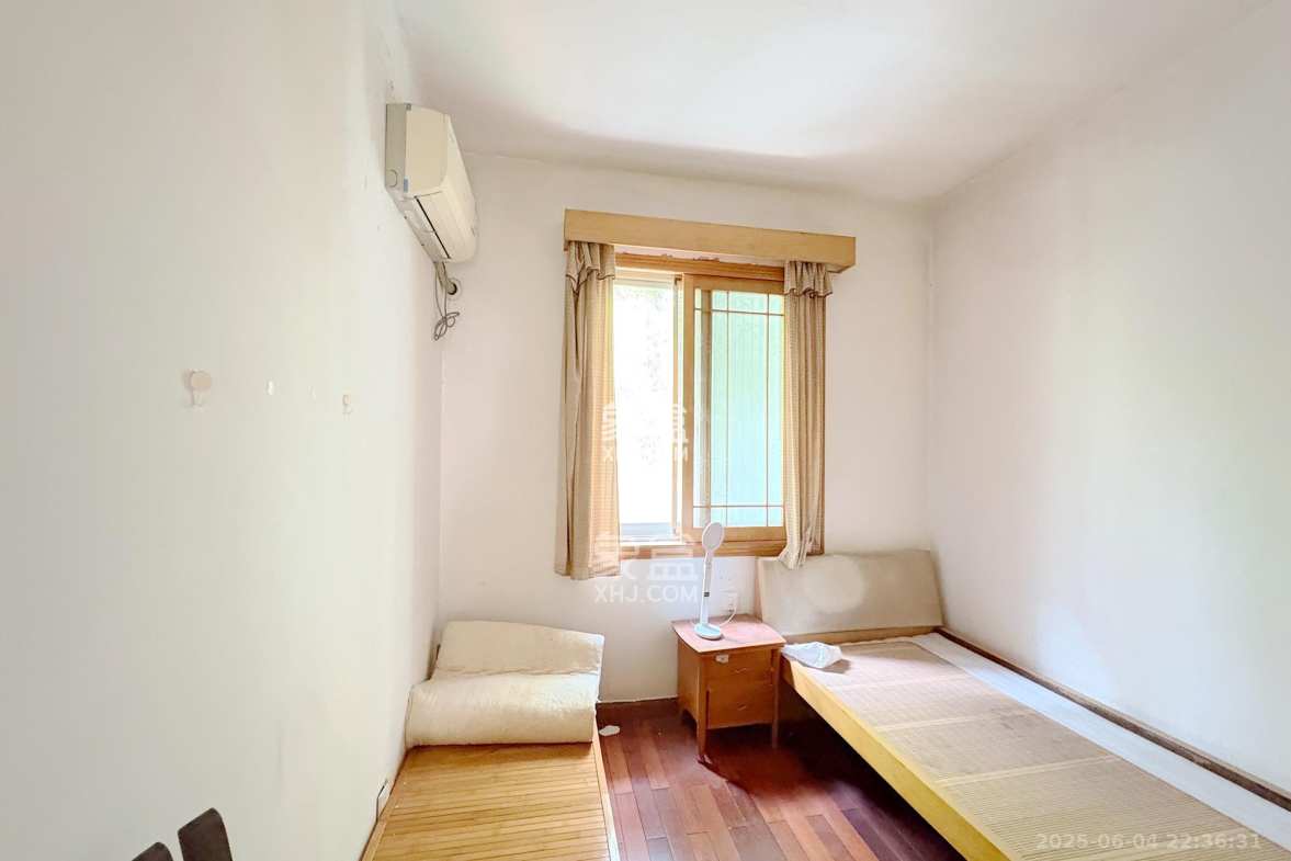 泰时新雅园  3室2厅2卫    92.8万 泰时新雅园  3室2厅2卫    92.8万卧室