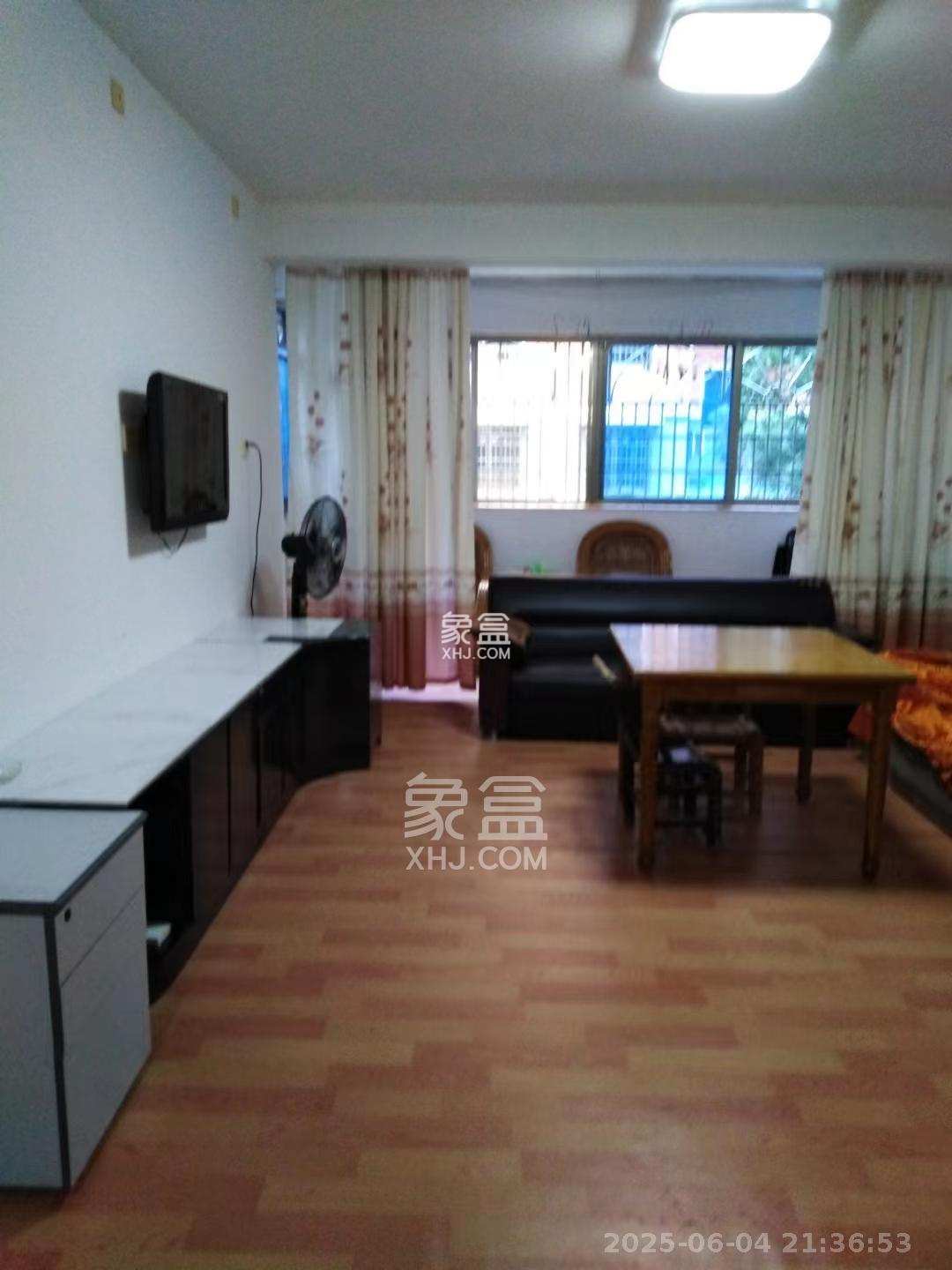 阳明山庄  3室2厅2卫    1700.0元/月 阳明山庄  3室2厅2卫    1700.0元/月室内图1