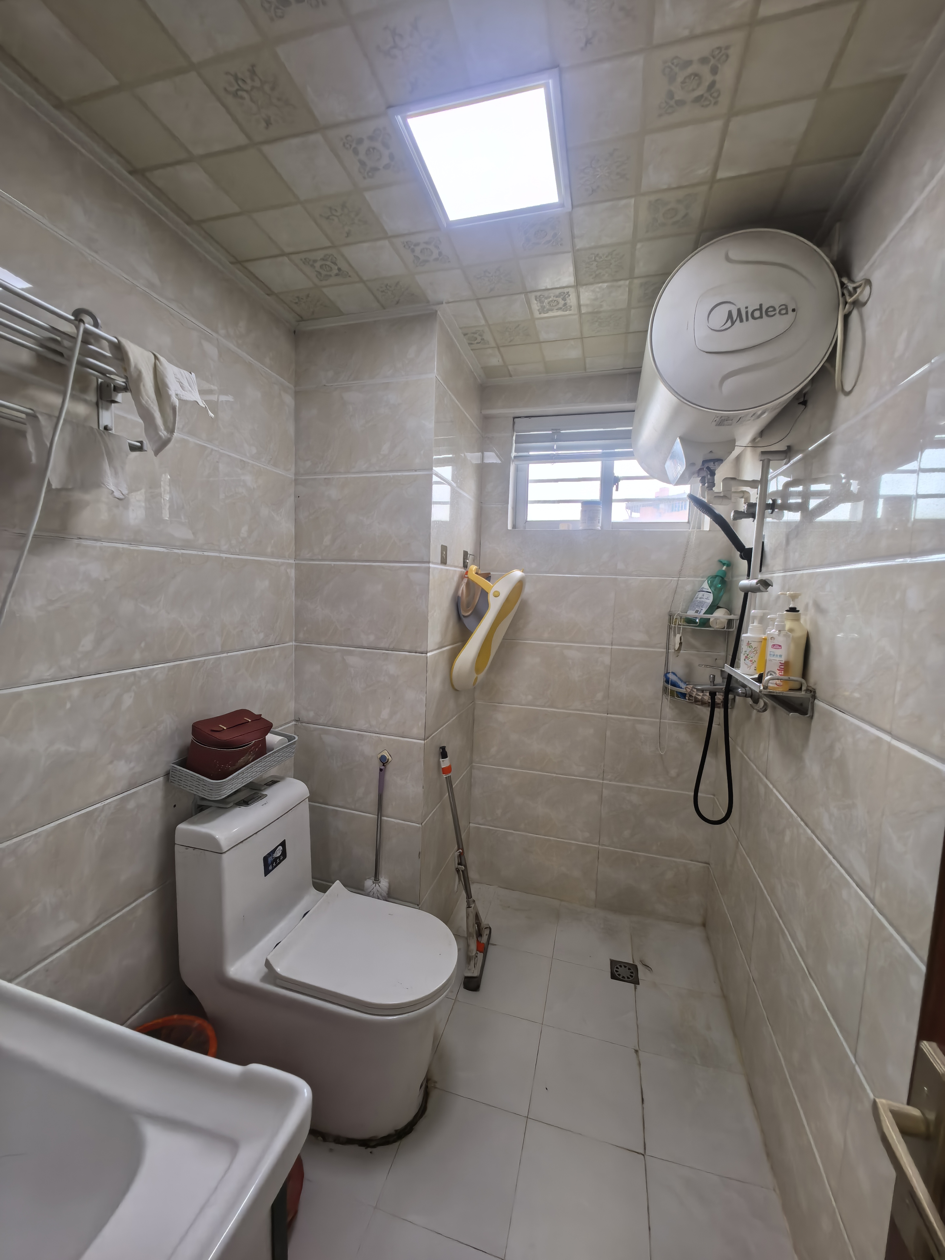 丽都花园 2室2厅1卫 90.0万 丽都花园 2室2厅1卫 90.0万客厅