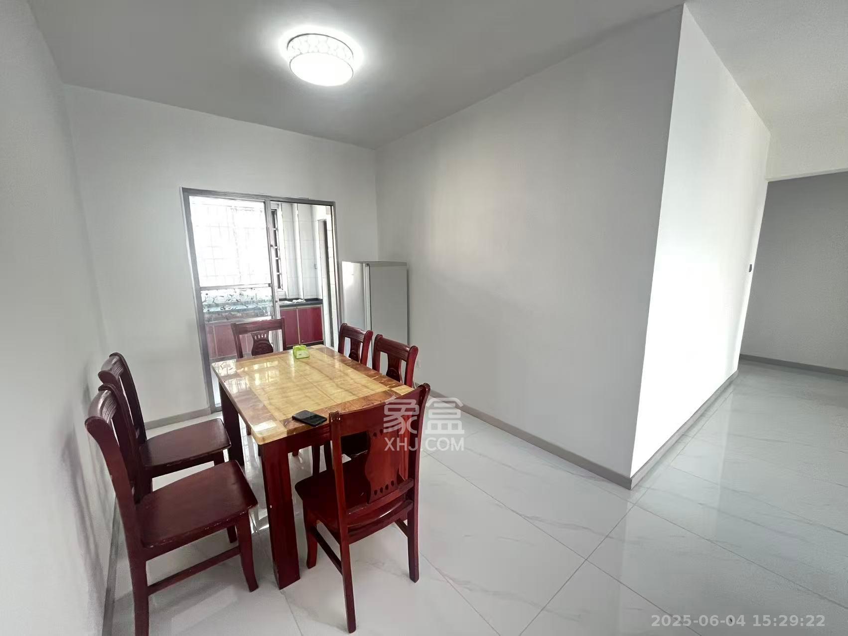 旭辉华庭 3室2厅1卫 2400.0元/月 旭辉华庭 3室2厅1卫 2400.0元/月室内图