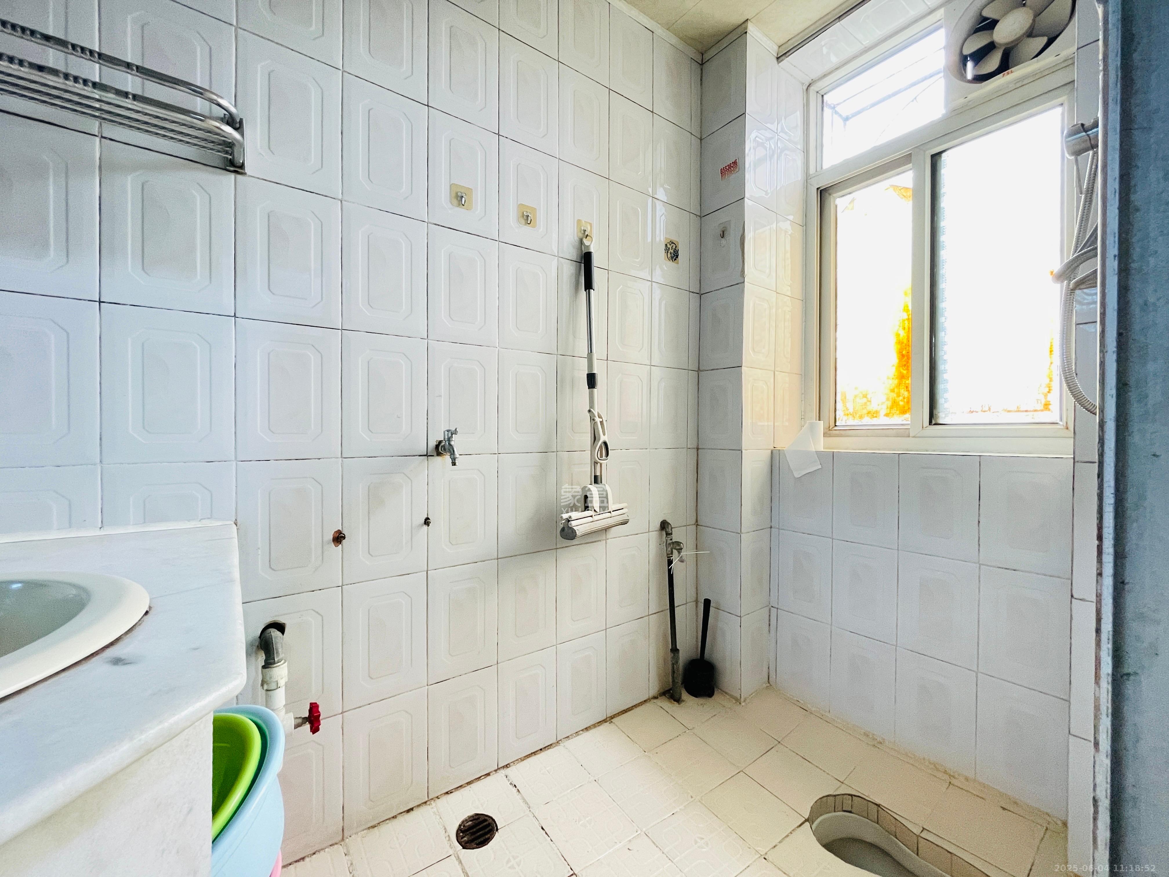 红旗区一片  3室2厅1卫    2200.0元/月 红旗区一片  3室2厅1卫    2200.0元/月室内图