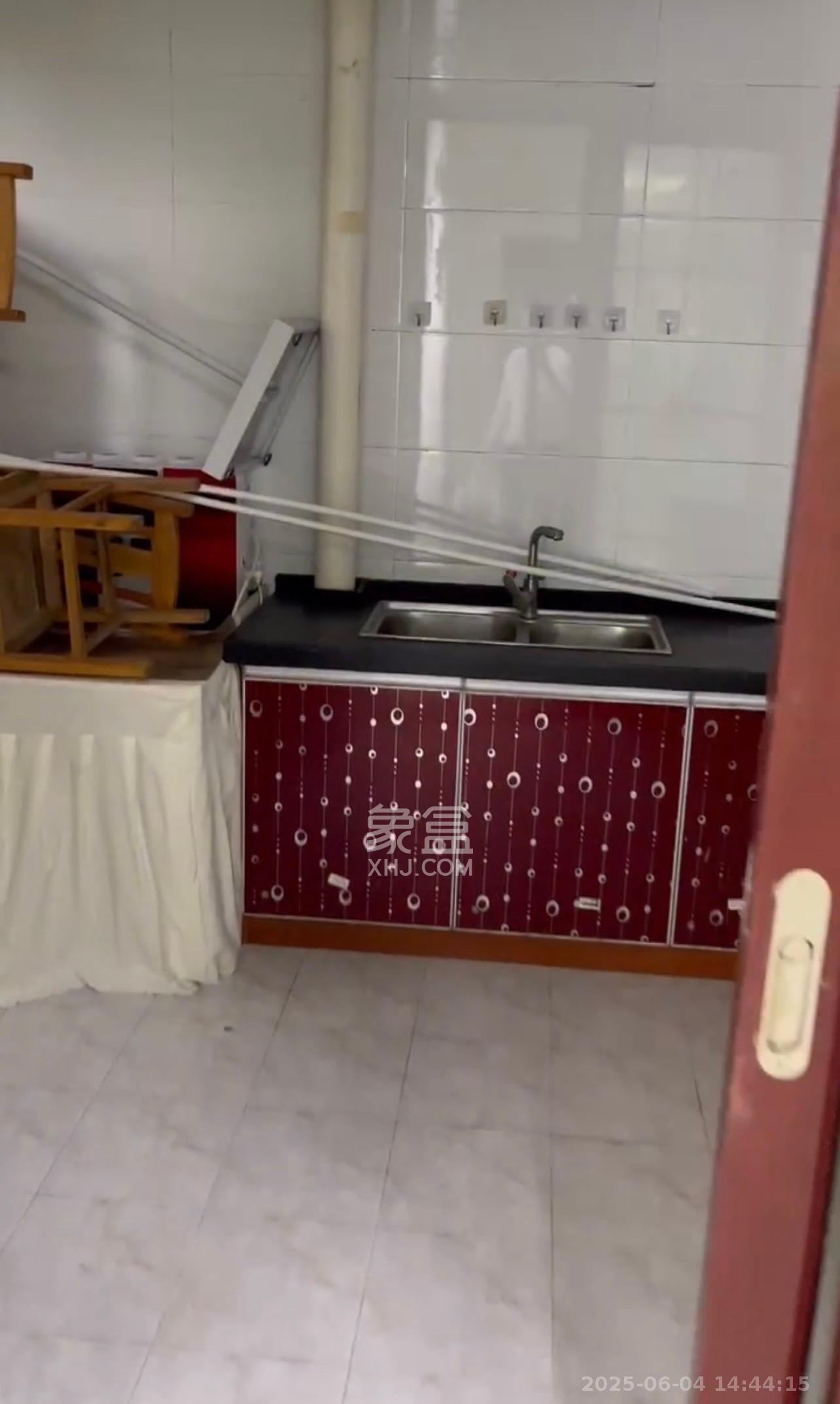 东城港 3室2厅1卫 2800.0元/月 东城港 3室2厅1卫 2800.0元/月室内图