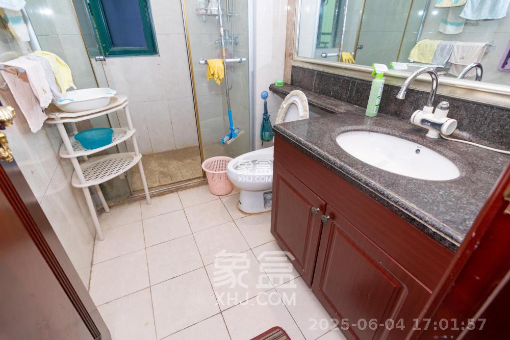 恒大名都  3室2厅2卫   1800.00元/月室内图