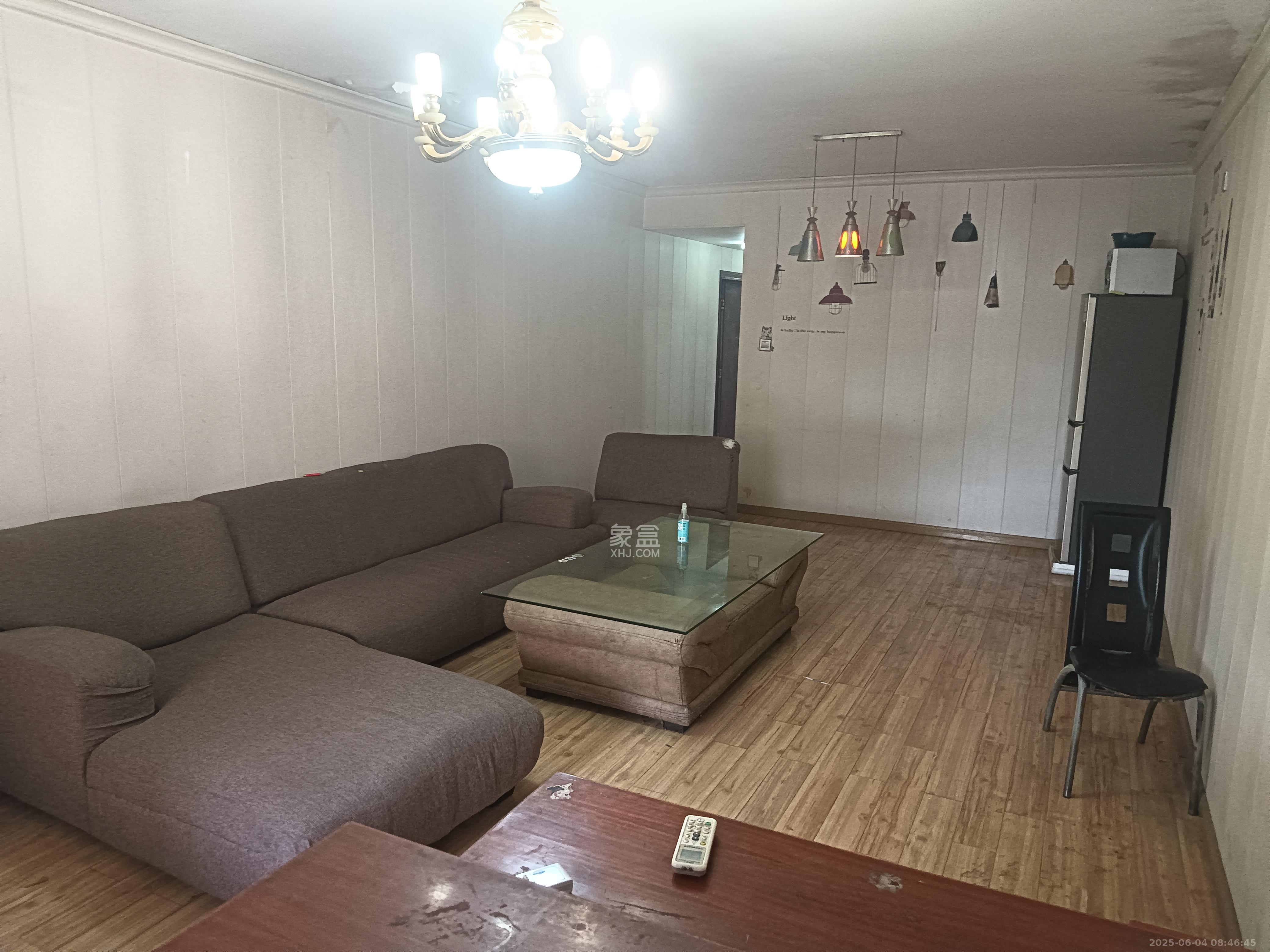 御景龙城  3室2厅2卫   1700.00元/月